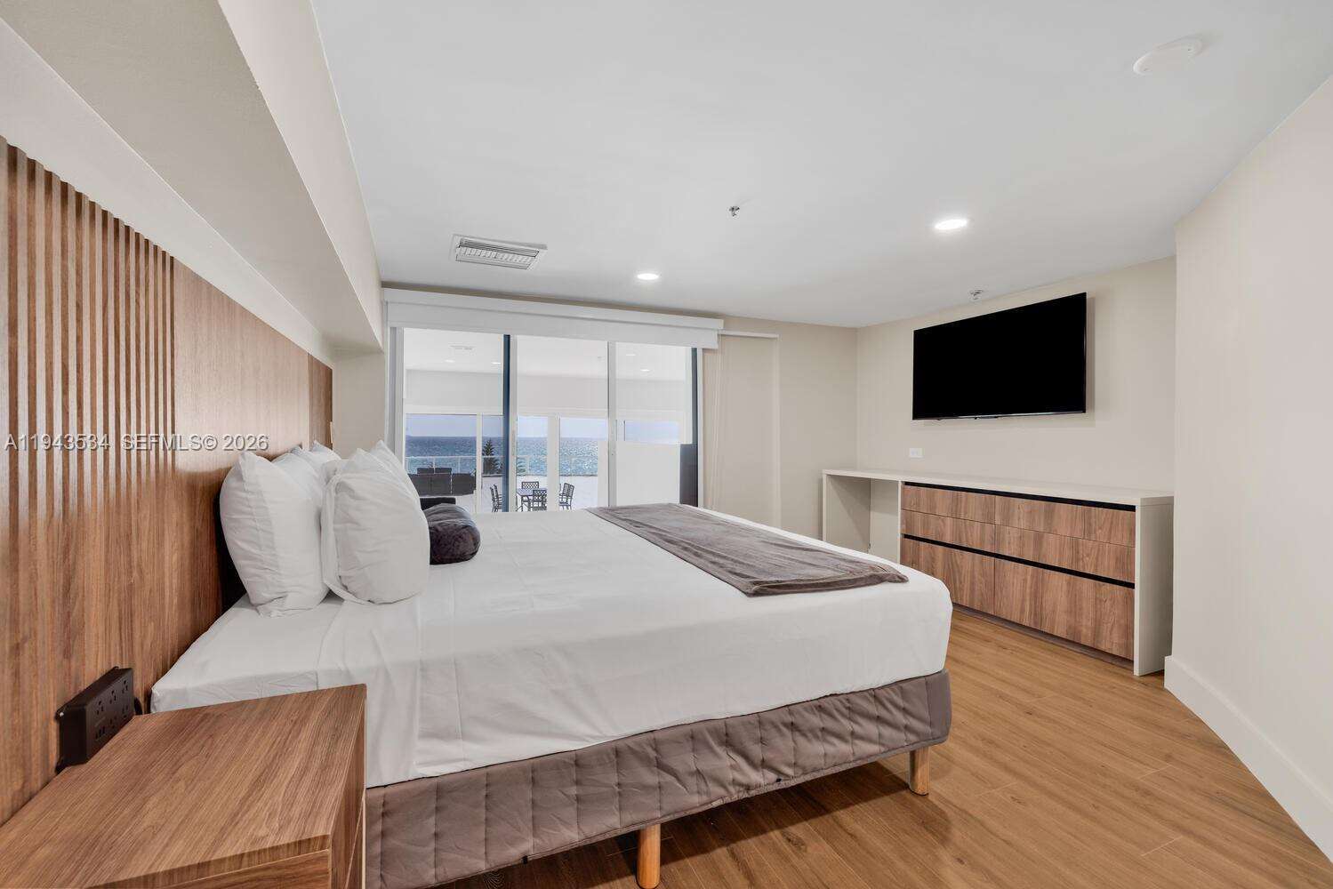 CASTLE BEACH CLUB - 5445 Collins Ave, Miami Beach, FL 33140 | Picture 17