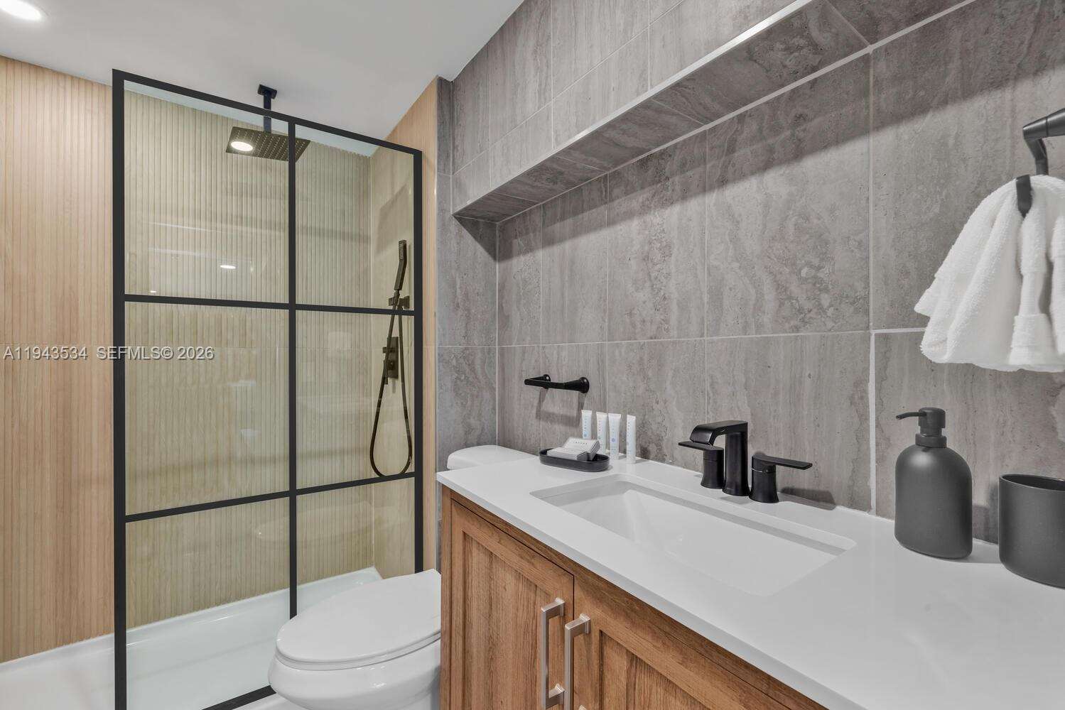 CASTLE BEACH CLUB - 5445 Collins Ave, Miami Beach, FL 33140 | Picture 18