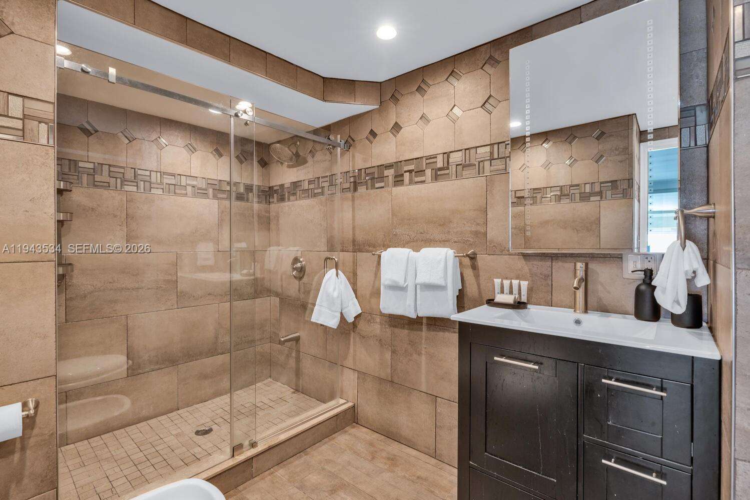 CASTLE BEACH CLUB - 5445 Collins Ave, Miami Beach, FL 33140 | Picture 32