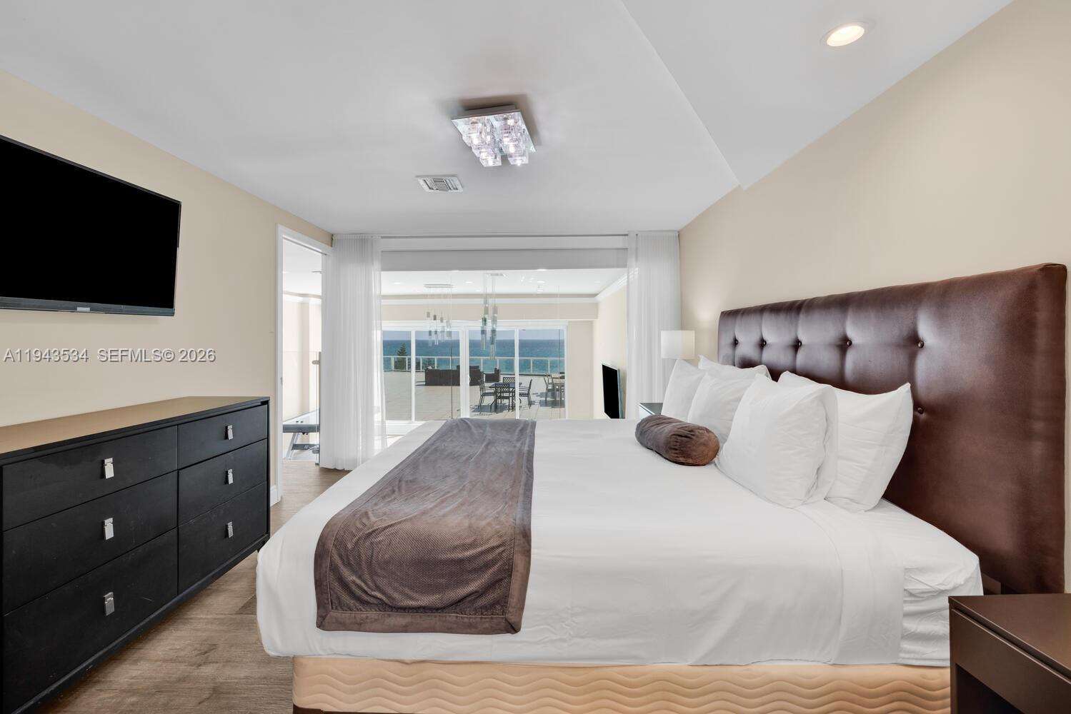 CASTLE BEACH CLUB - 5445 Collins Ave, Miami Beach, FL 33140 | Picture 36