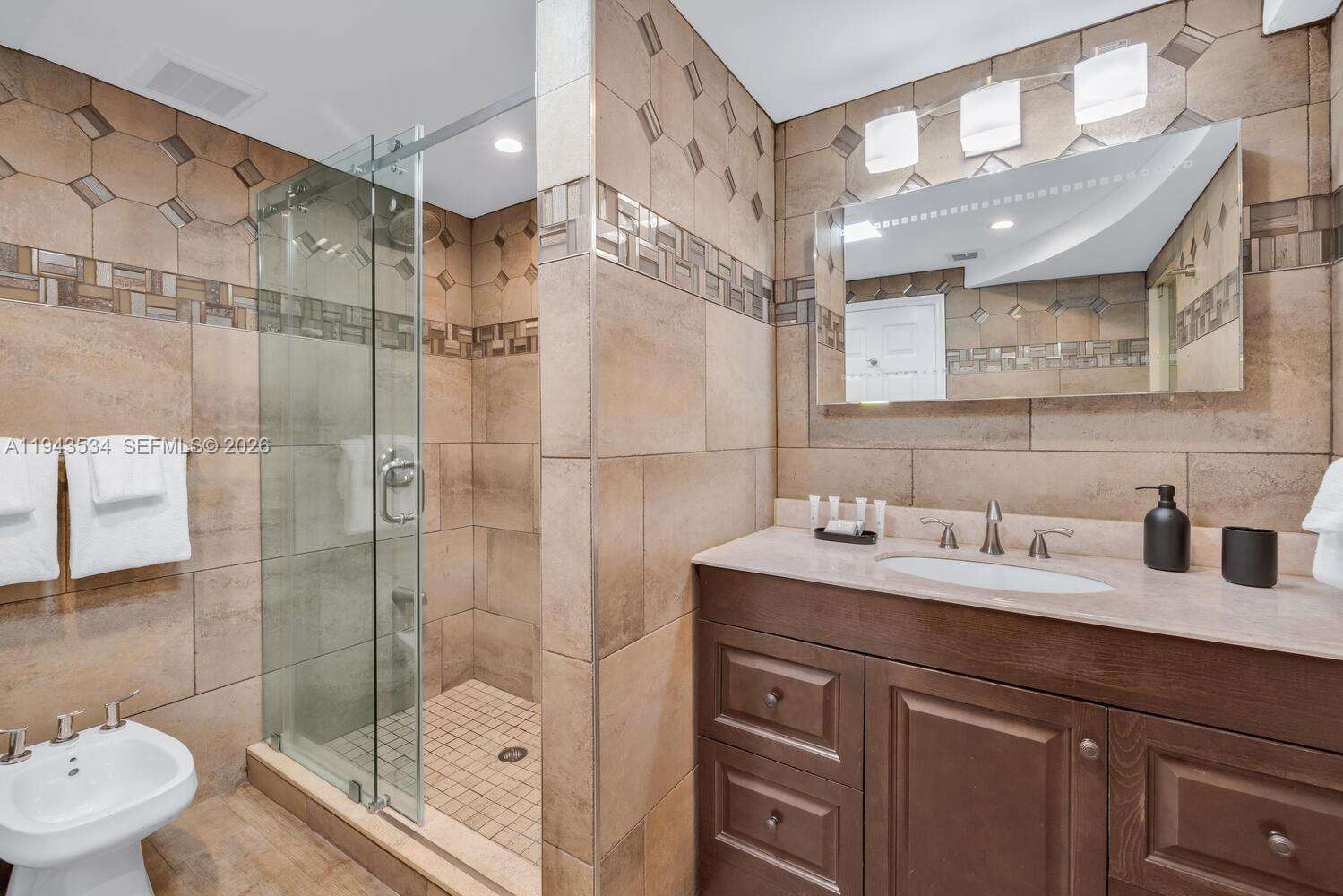 CASTLE BEACH CLUB - 5445 Collins Ave, Miami Beach, FL 33140 | Picture 37