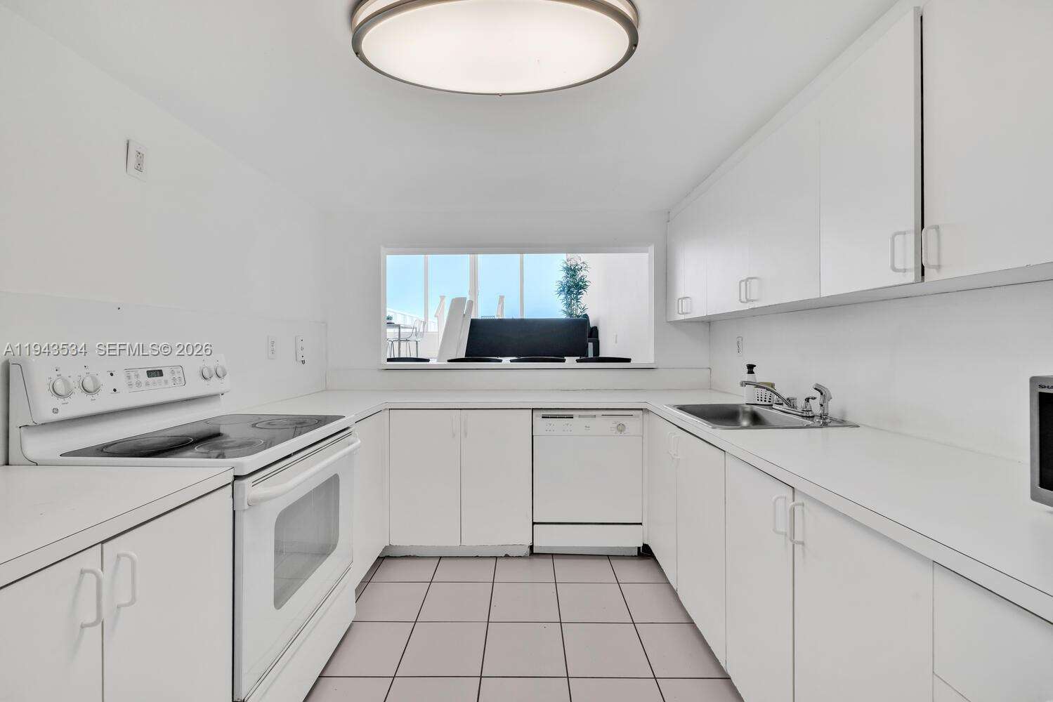 CASTLE BEACH CLUB - 5445 Collins Ave, Miami Beach, FL 33140 | Picture 56