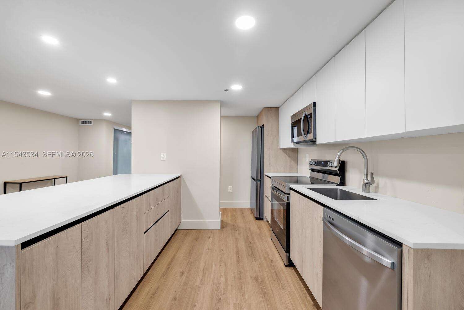 CASTLE BEACH CLUB - 5445 Collins Ave, Miami Beach, FL 33140 | Picture 8