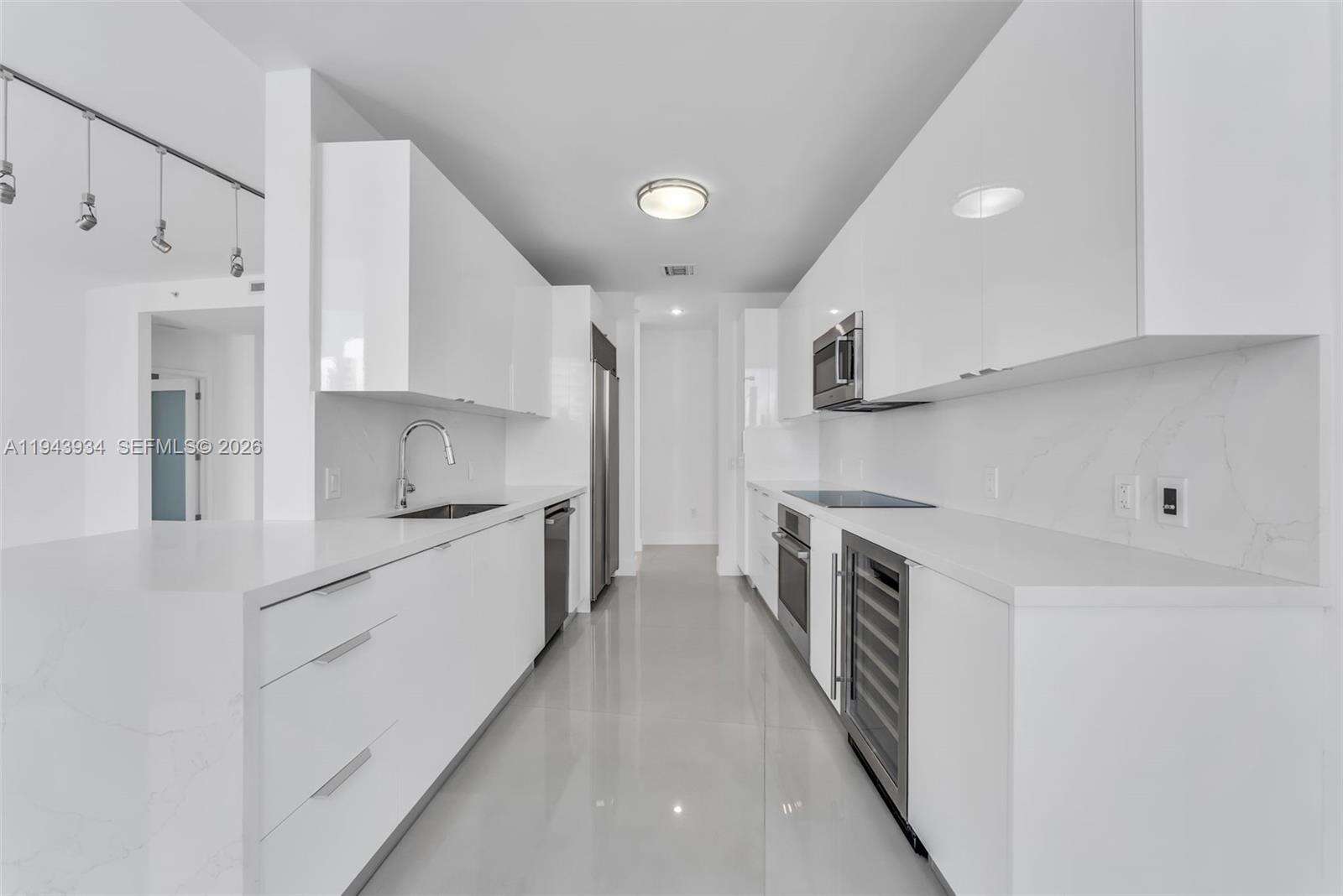CARBONELL - 901 Brickell Key Blvd, Miami, FL 33131 | Picture 10