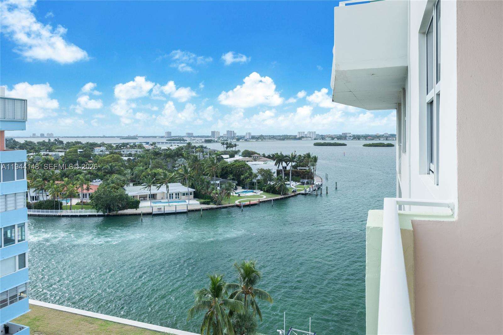 Island Pointe Condos for Sale & Rent | Picture 1