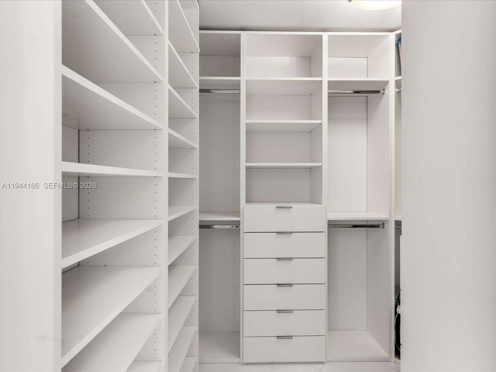 PARAMOUNT BAY - 2020 Bayshore Dr, Miami, FL 33137 | Picture 24