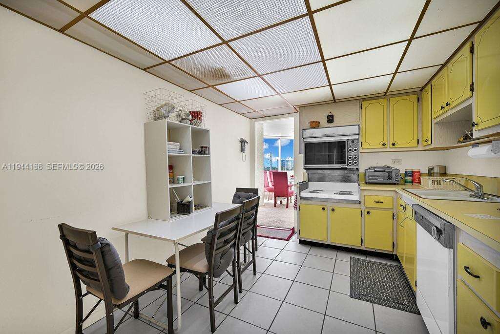 Burleigh House at 7135 Collins Ave, Miami Beach, FL 33141 - For Sale photo 30