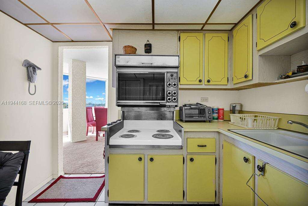 Burleigh House at 7135 Collins Ave, Miami Beach, FL 33141 - For Sale photo 36