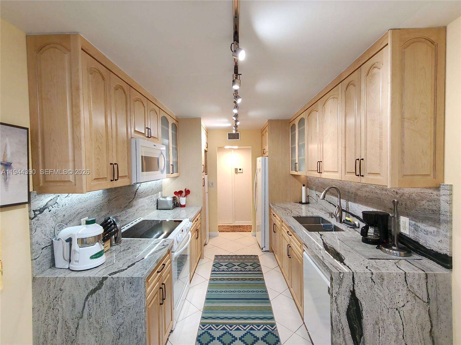 Aquarius at 2751 Ocean Dr, Hollywood, FL 33019 - For Sale photo 2