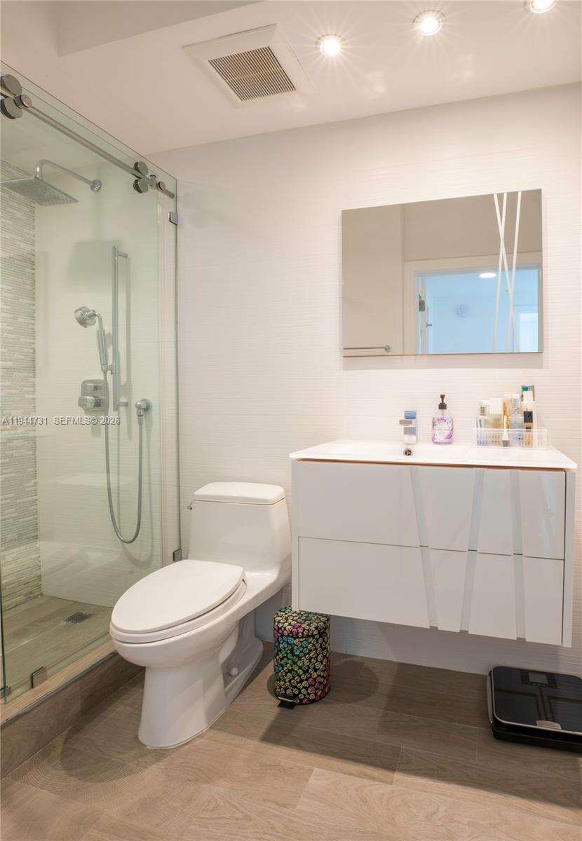 Cosmopolitan at 110 Washington Ave, Miami Beach, FL 33139 - For Sale photo 11
