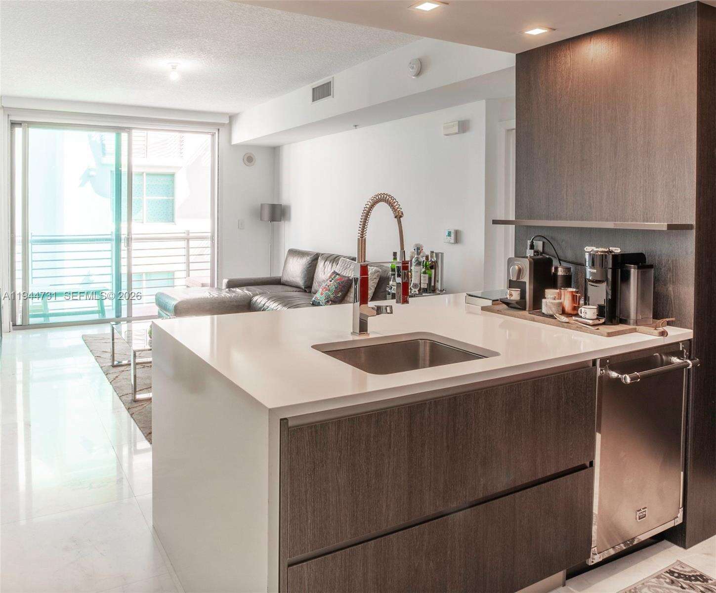 Cosmopolitan at 110 Washington Ave, Miami Beach, FL 33139 - For Sale photo 5