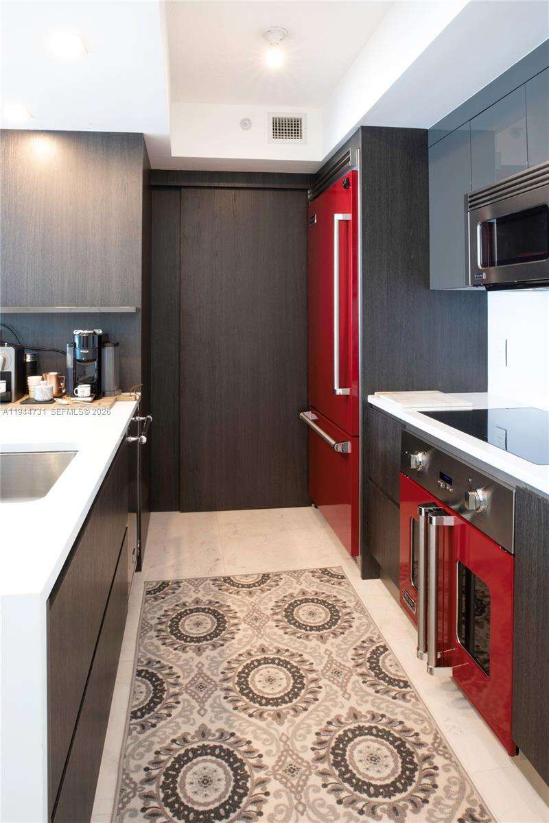 Cosmopolitan at 110 Washington Ave, Miami Beach, FL 33139 - For Sale photo 6