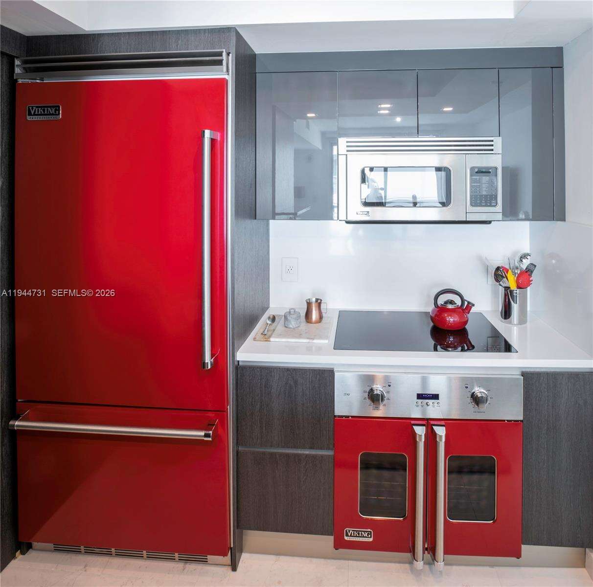 Cosmopolitan at 110 Washington Ave, Miami Beach, FL 33139 - For Sale photo 8