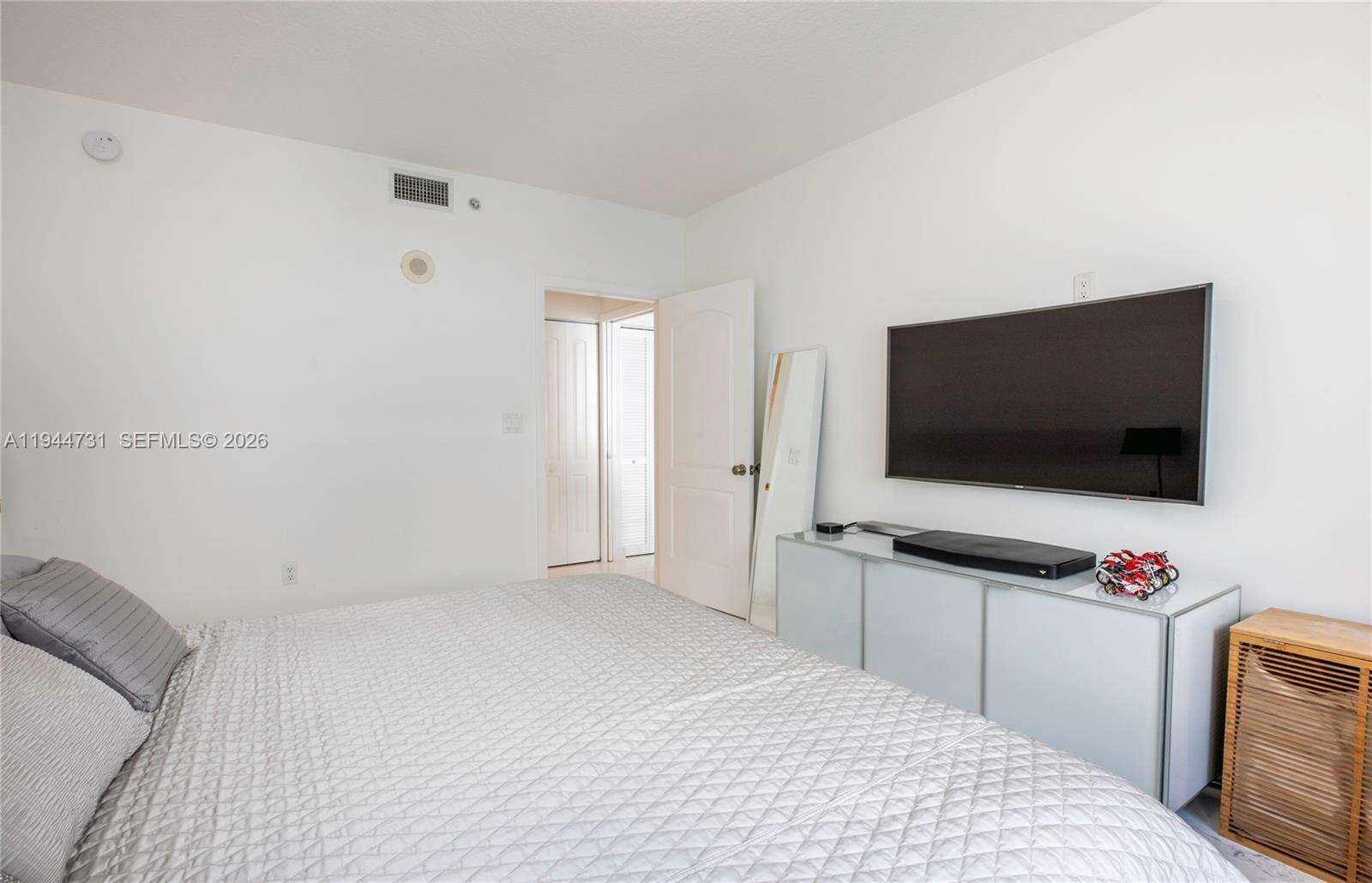 Cosmopolitan at 110 Washington Ave, Miami Beach, FL 33139 - For Sale photo 9