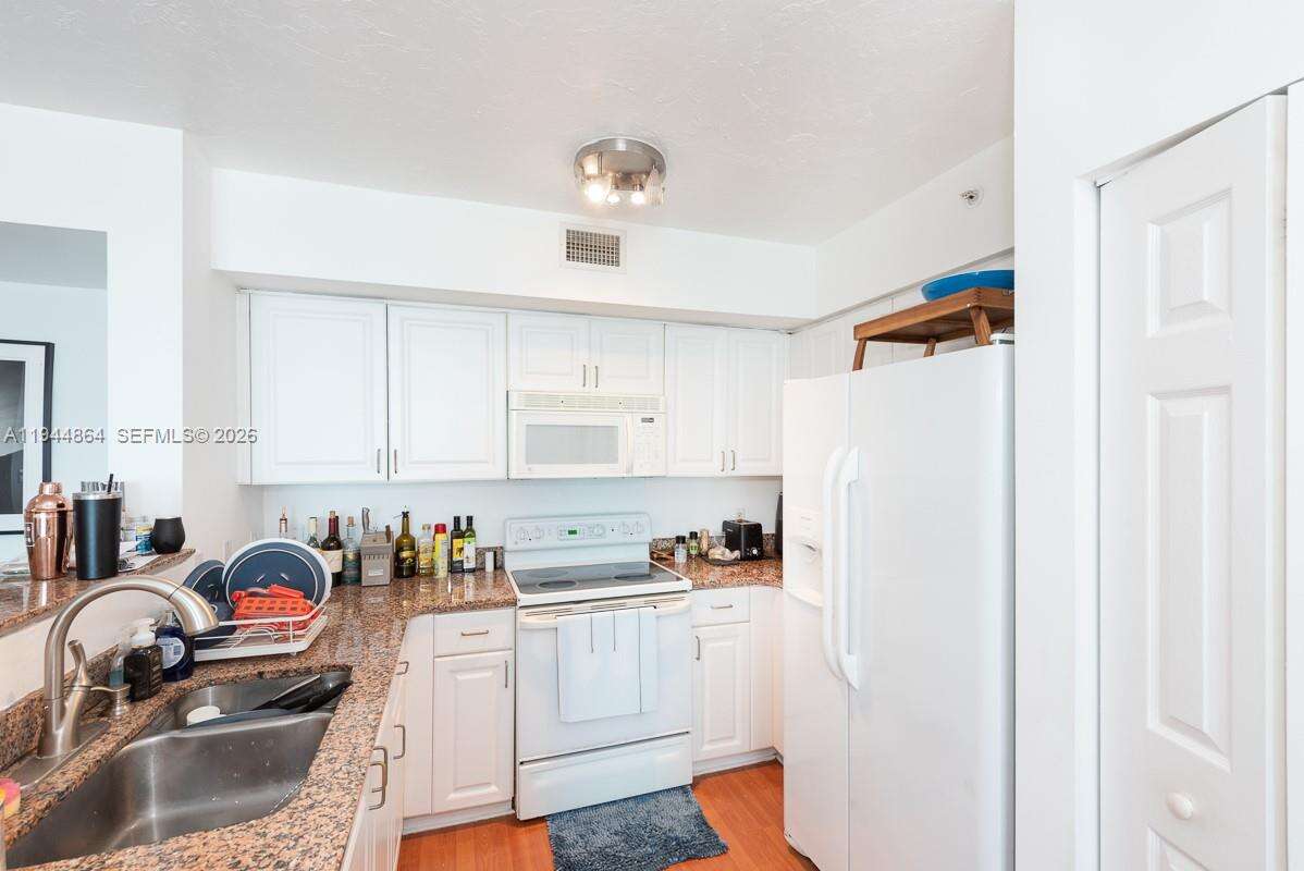 The Mark On Brickell at 1155 Brickell Bay Dr, Miami, FL 33131 - For Sale photo 8
