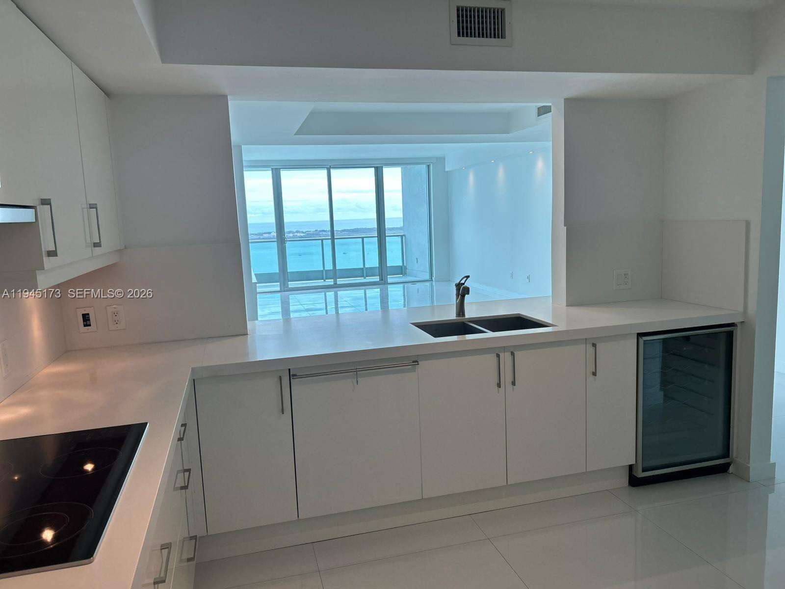 JADE RESIDENCES AT BRICKELL BAY - 1331 Brickell Bay Dr, Miami, FL 33131 | Picture 5