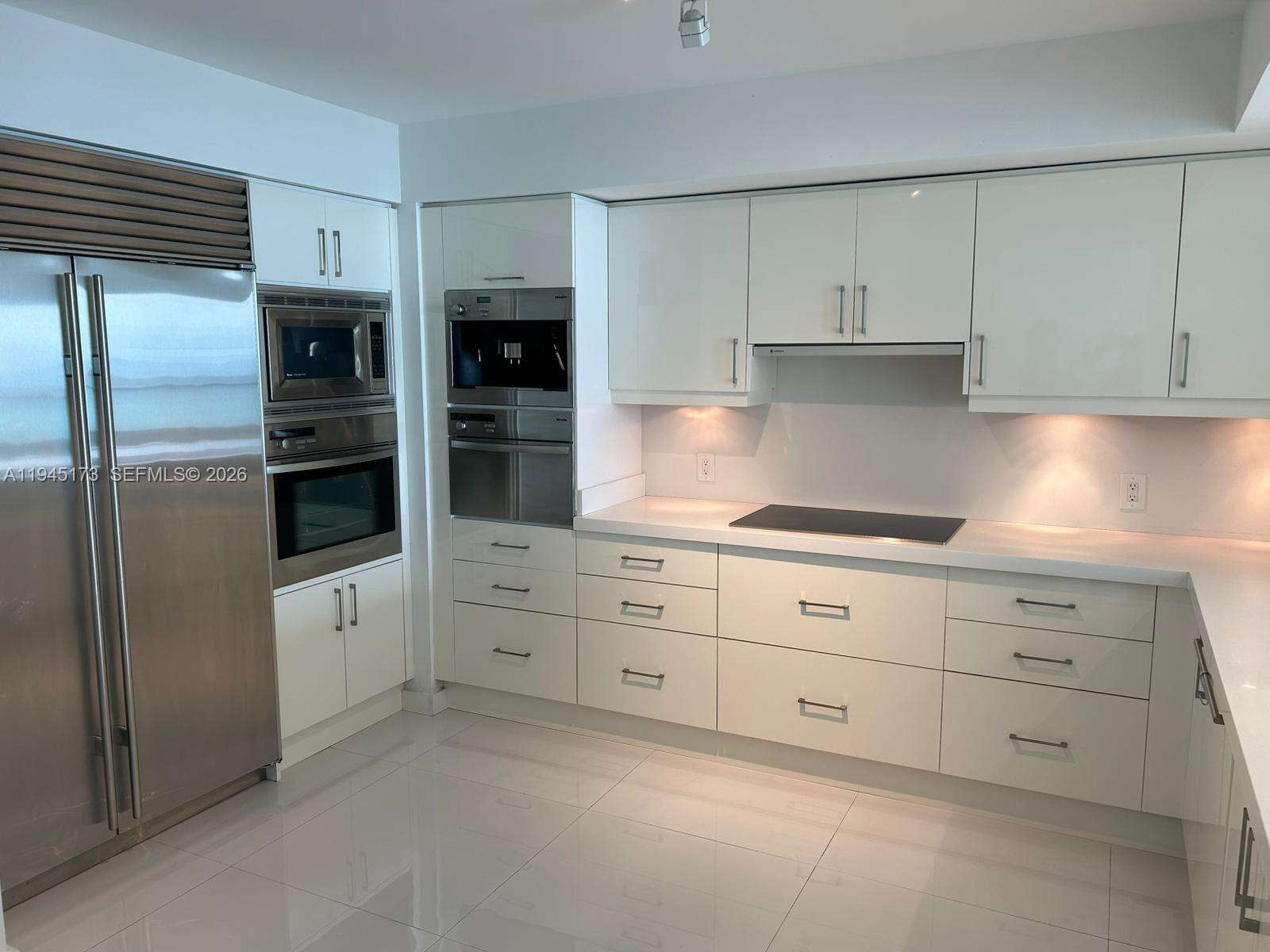 JADE RESIDENCES AT BRICKELL BAY - 1331 Brickell Bay Dr, Miami, FL 33131 | Picture 6