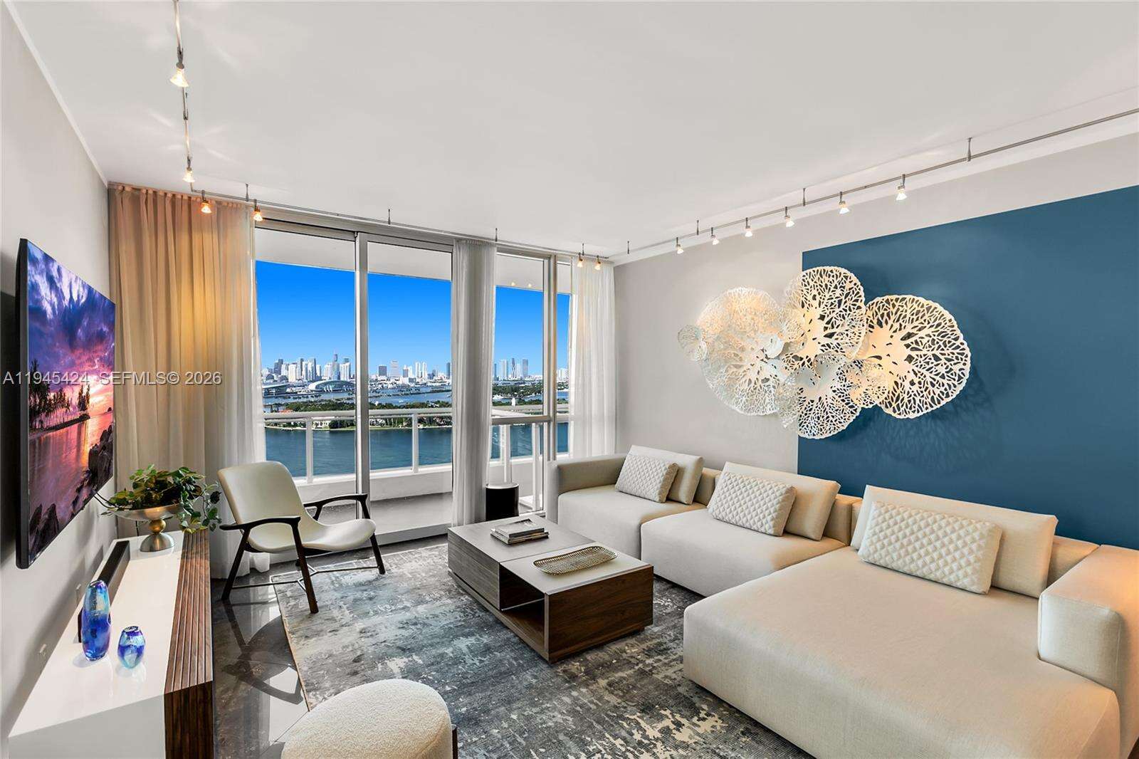 THE BENTLEY BAY - 540 W Ave, Miami Beach, FL 33139 | Picture 2