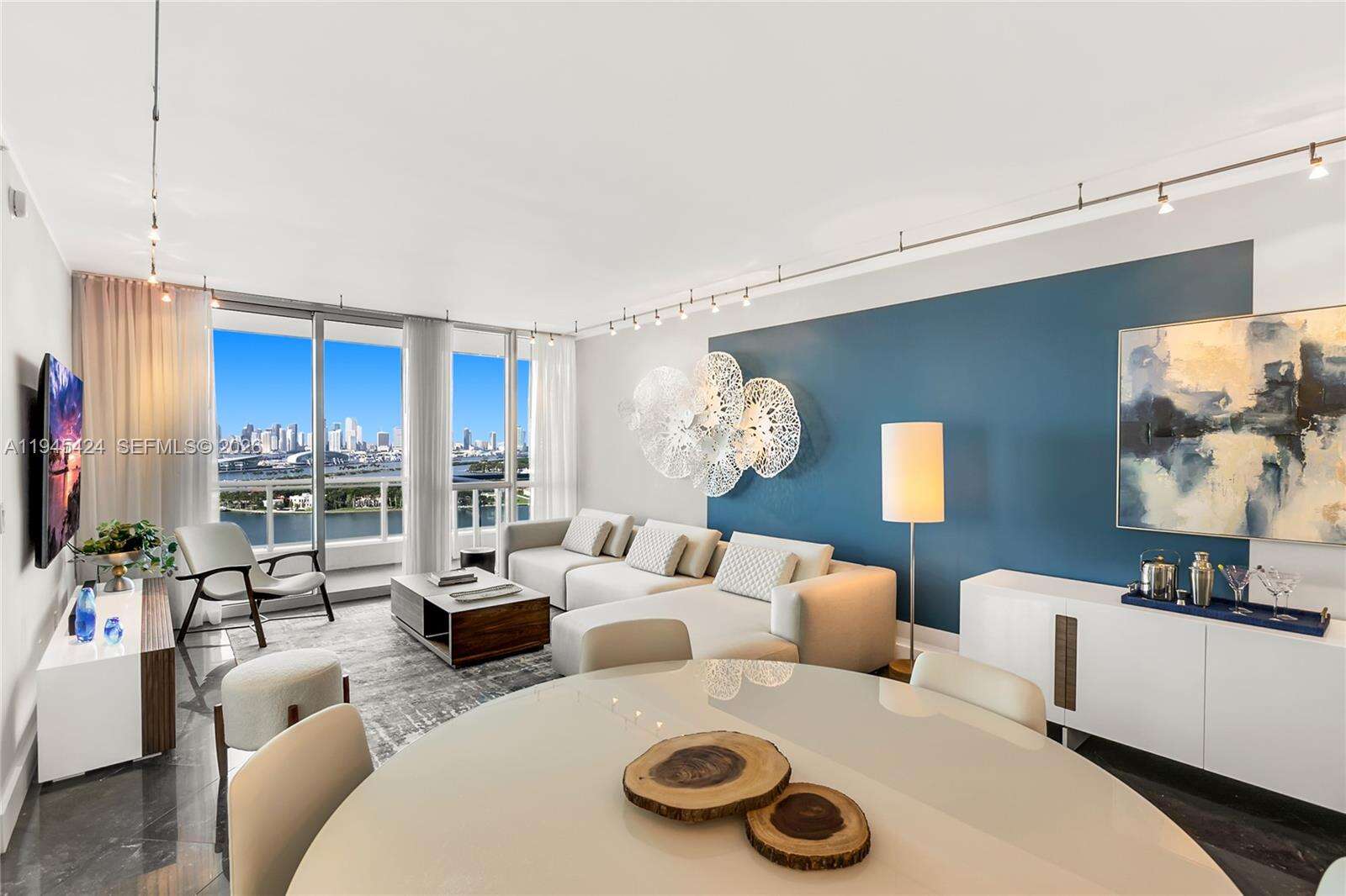 THE BENTLEY BAY - 540 W Ave, Miami Beach, FL 33139 | Picture 4