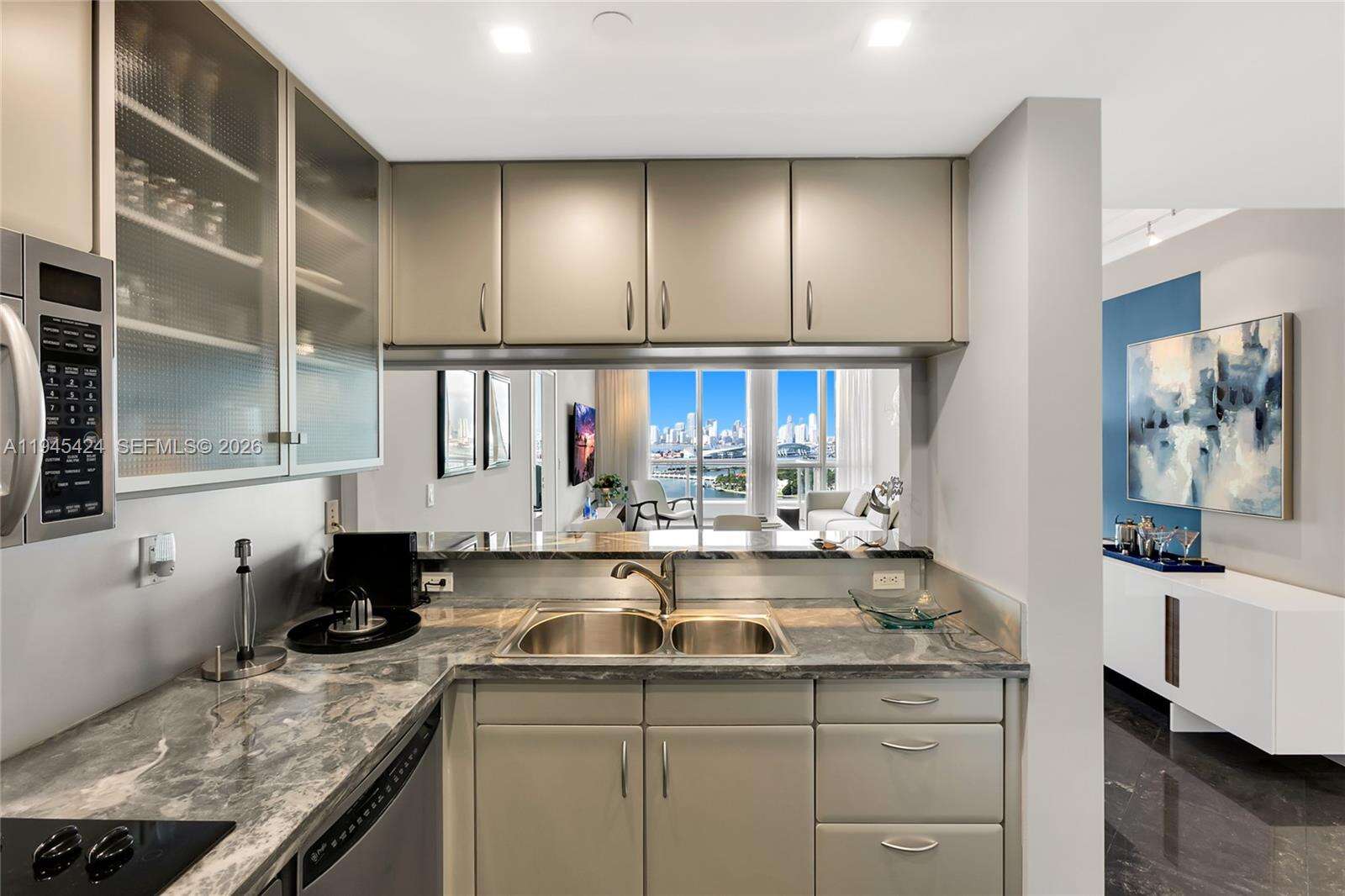 THE BENTLEY BAY - 540 W Ave, Miami Beach, FL 33139 | Picture 5
