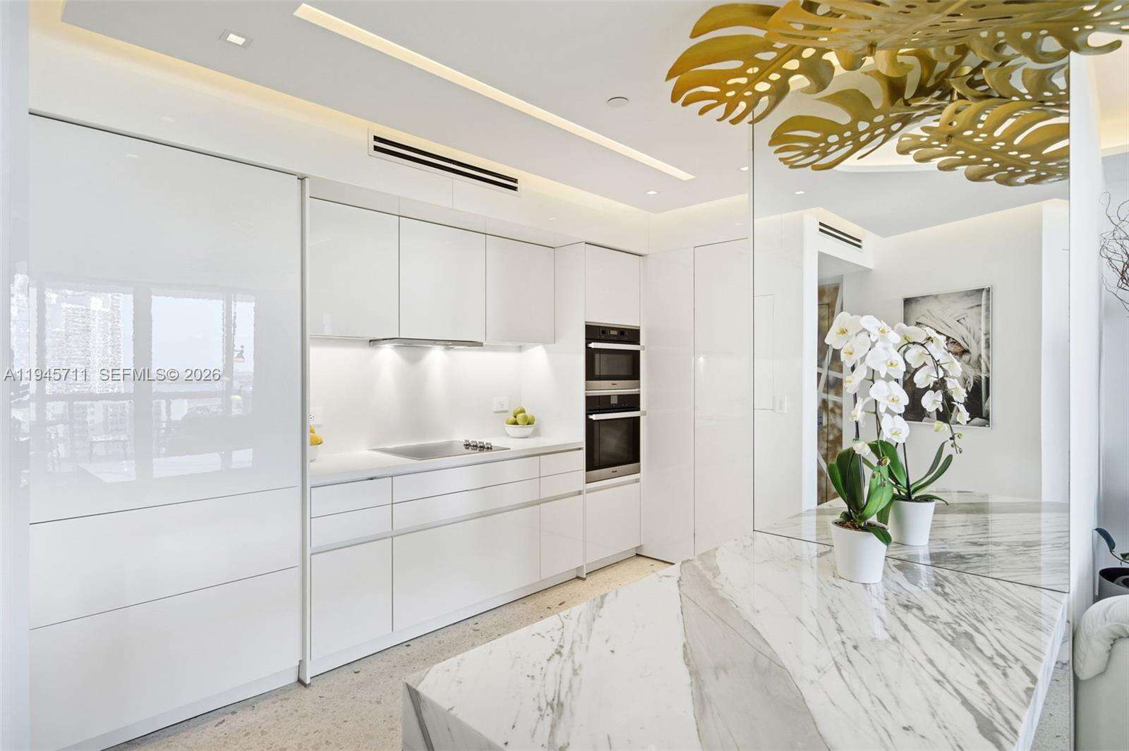 MURANO AT PORTOFINO - 1000 Pointe Dr, Miami Beach, FL 33139 | Picture 9