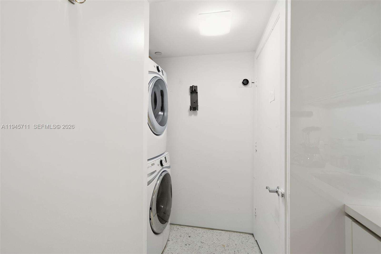 MURANO AT PORTOFINO - 1000 Pointe Dr, Miami Beach, FL 33139 | Picture 10