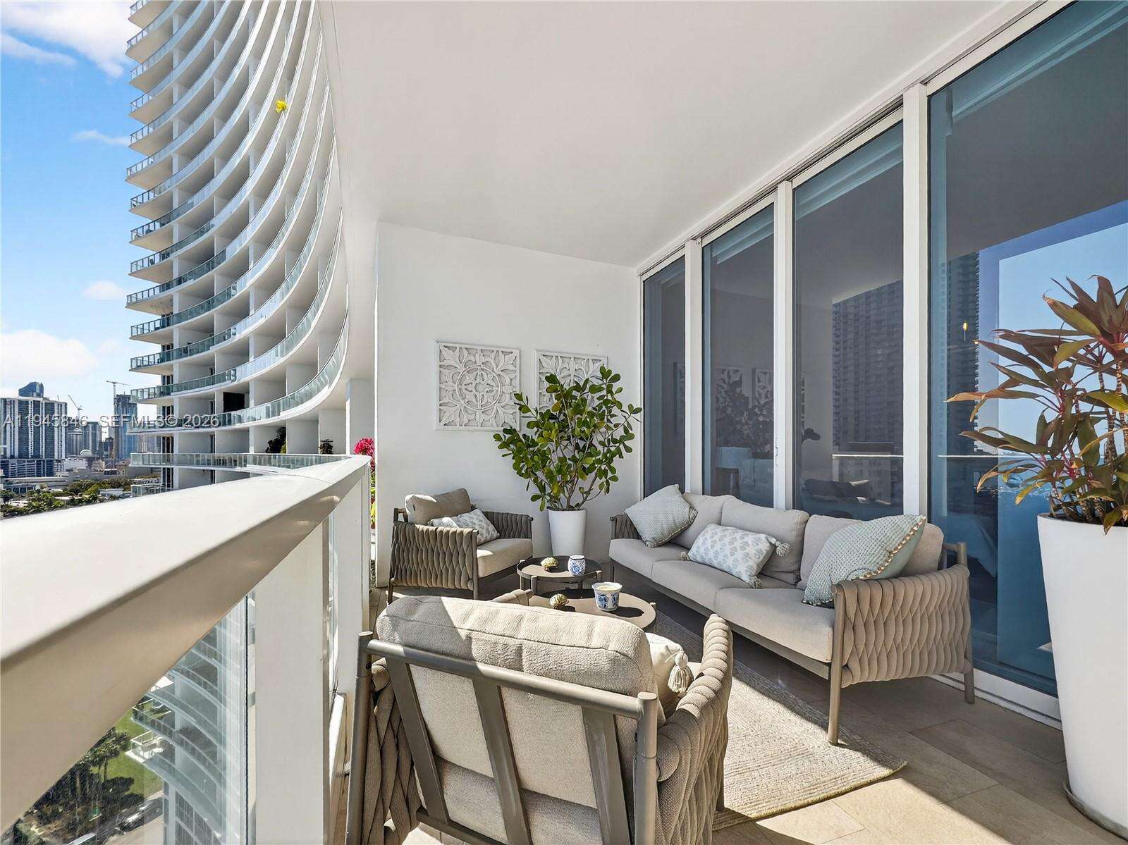 PARAMOUNT BAY - 2020 Bayshore Dr, Miami, FL 33137 | Picture 3