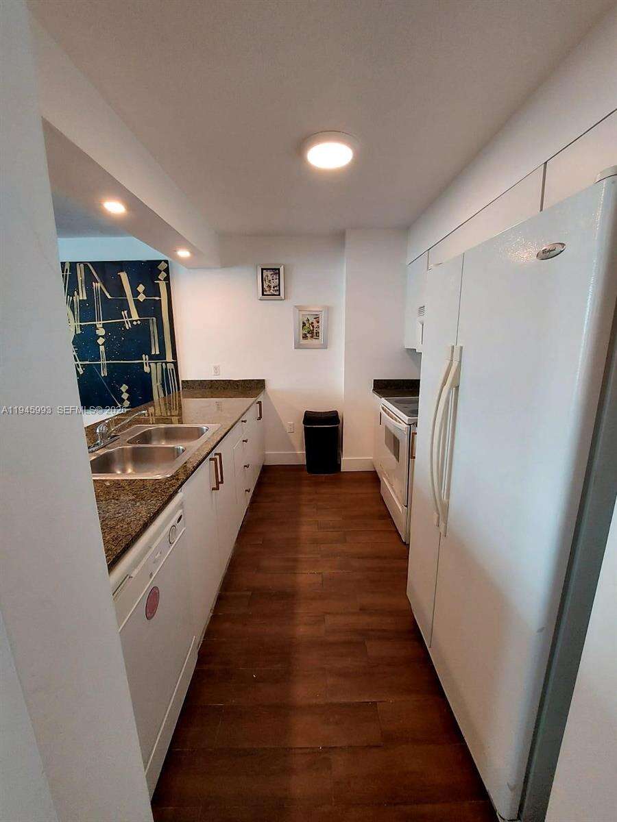 The Club At Brickell Bay at 1200 Brickell Bay Dr, Miami, FL 33131 - For Sale photo 14