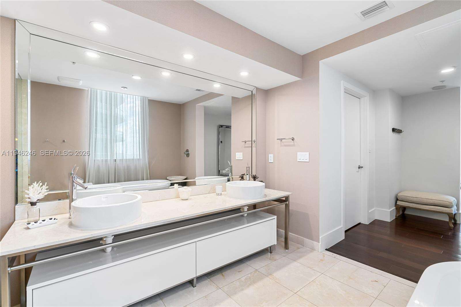 SAYAN - 16275 Collins Ave, Sunny Isles Beach, FL 33160 | Picture 18