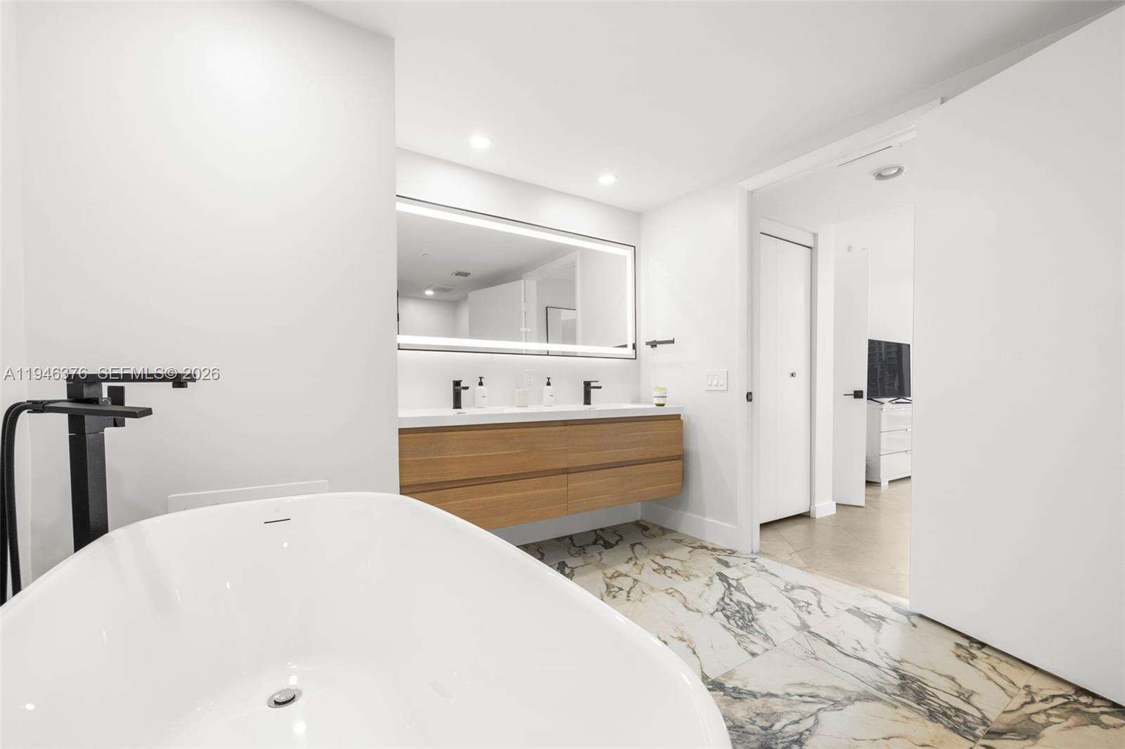 Icon Brickell 3 at 485 Brickell Ave, Miami, FL 33131 - For Sale photo 21