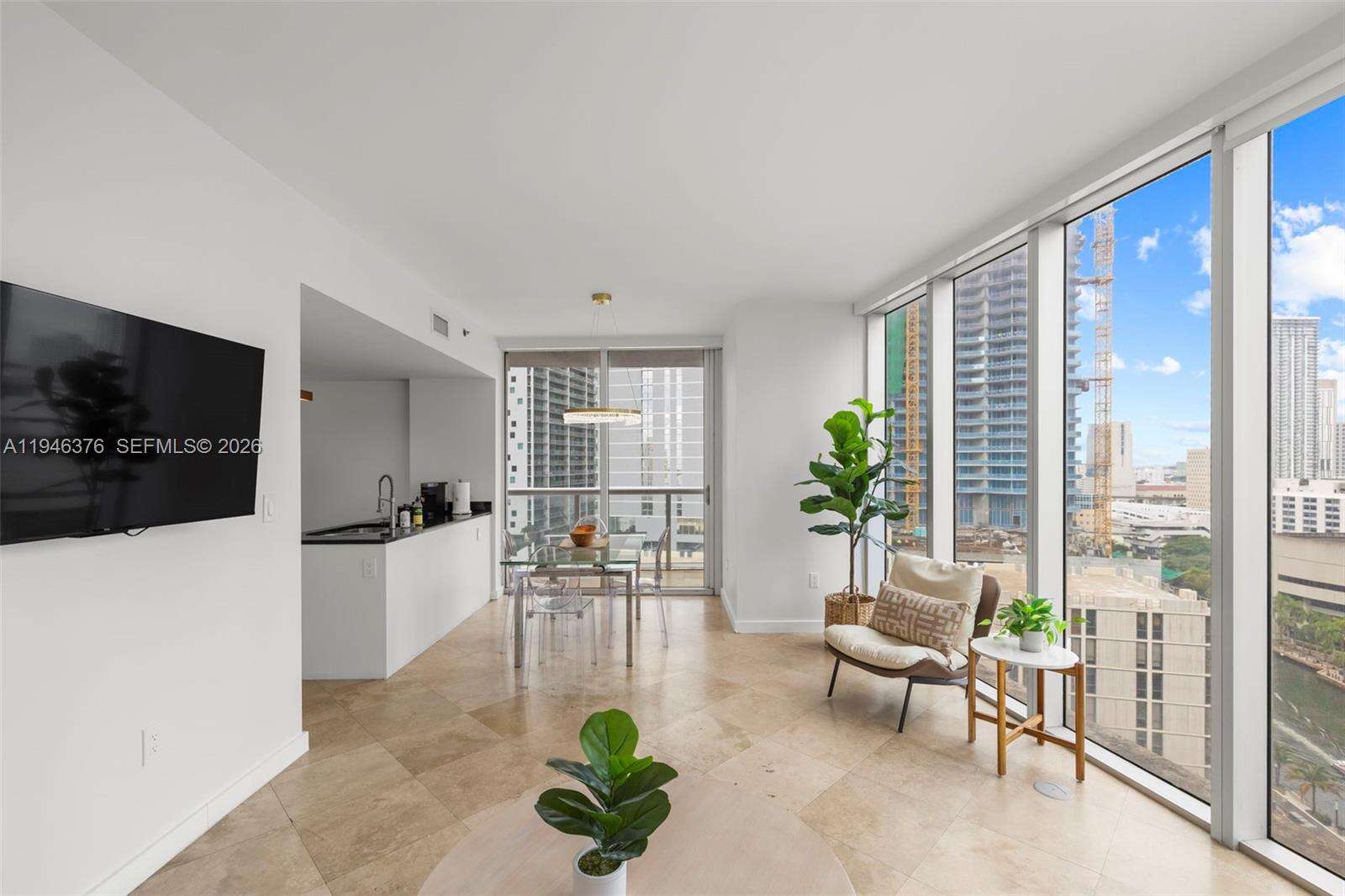 Icon Brickell 3 at 485 Brickell Ave, Miami, FL 33131 - For Sale photo 4