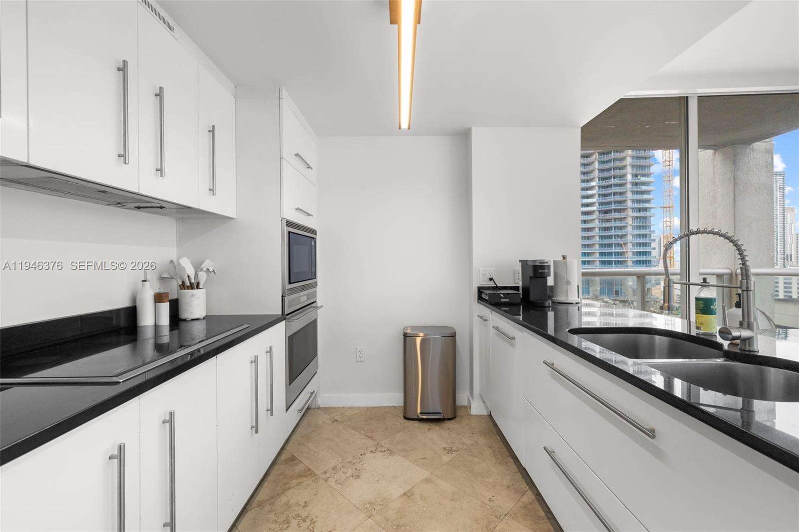 Icon Brickell 3 at 485 Brickell Ave, Miami, FL 33131 - For Sale photo 9