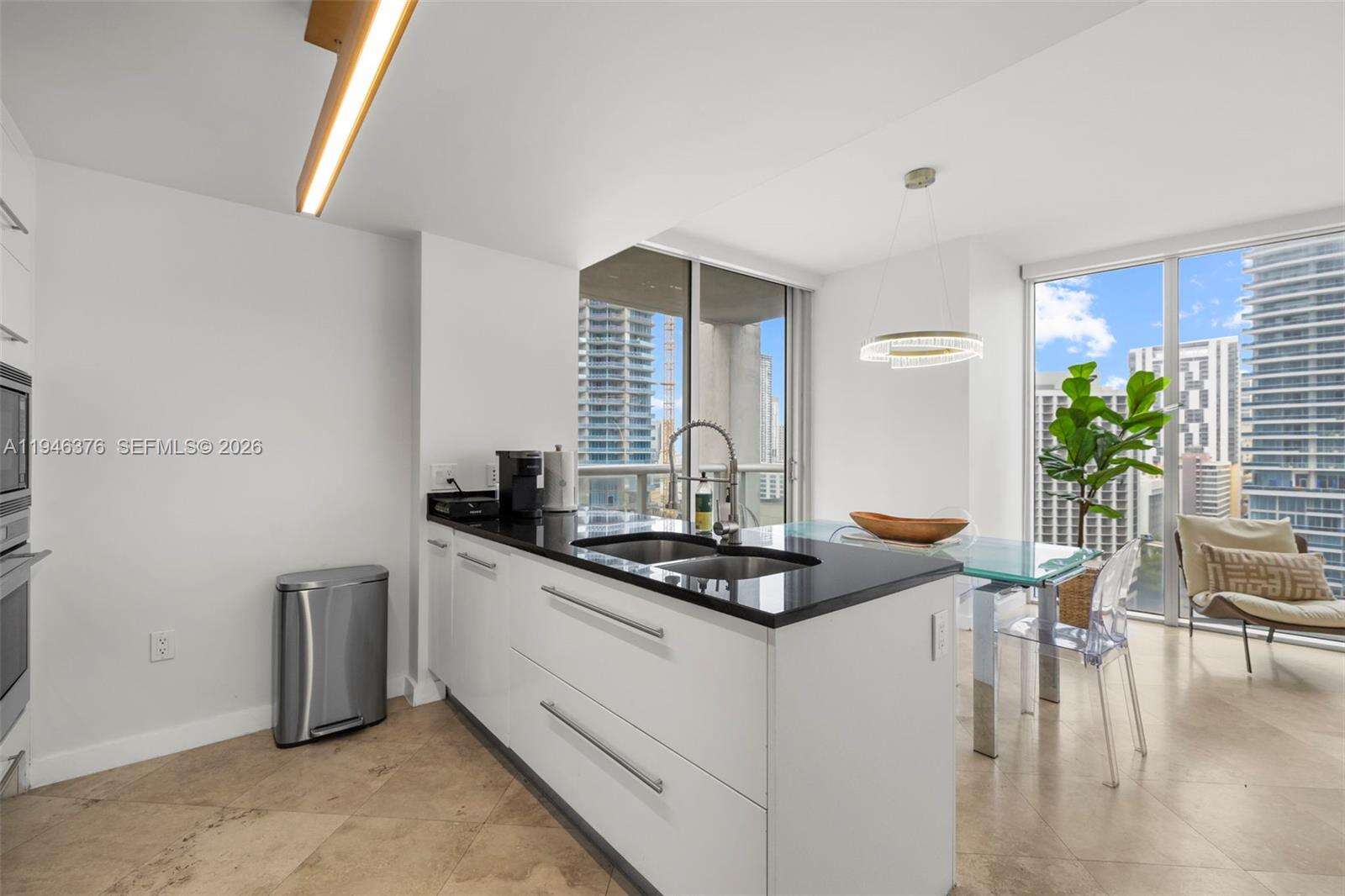 Icon Brickell 3 at 485 Brickell Ave, Miami, FL 33131 - For Sale photo 10