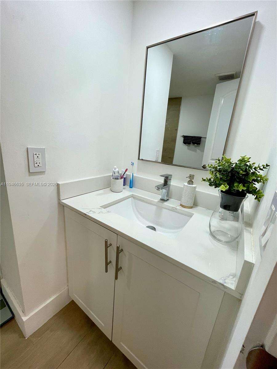 Guildford at 9800 Bay Harbor Dr, Bay Harbor Islands, FL 33154 - For Sale photo 17