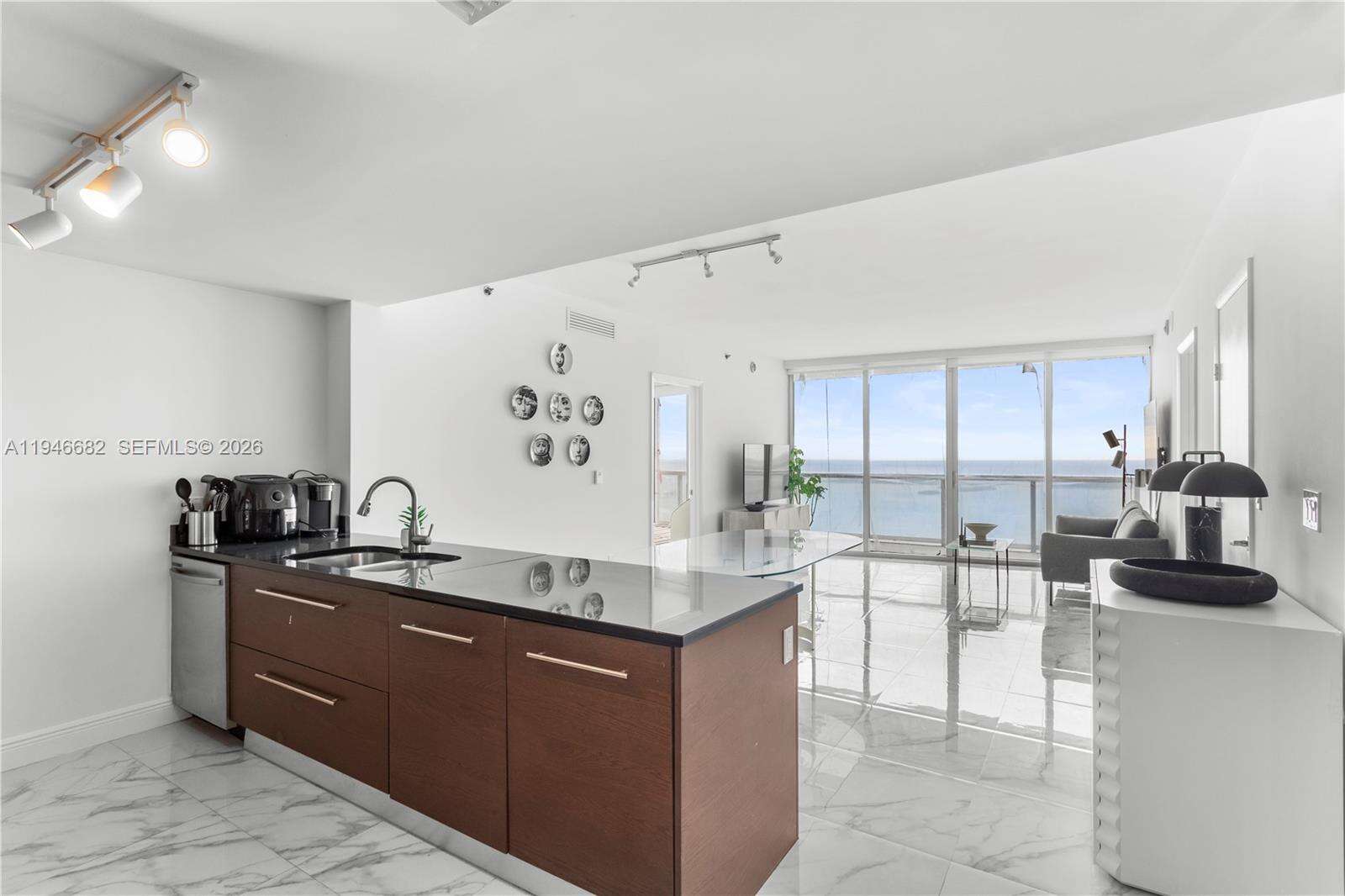 ICONBRICKELL CONDO NO 1 - 465 Brickell Ave, Miami, FL 33131 | Picture 1