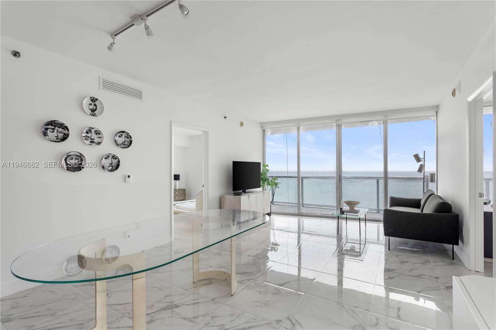 ICONBRICKELL CONDO NO 1 - 465 Brickell Ave, Miami, FL 33131 | Picture 7
