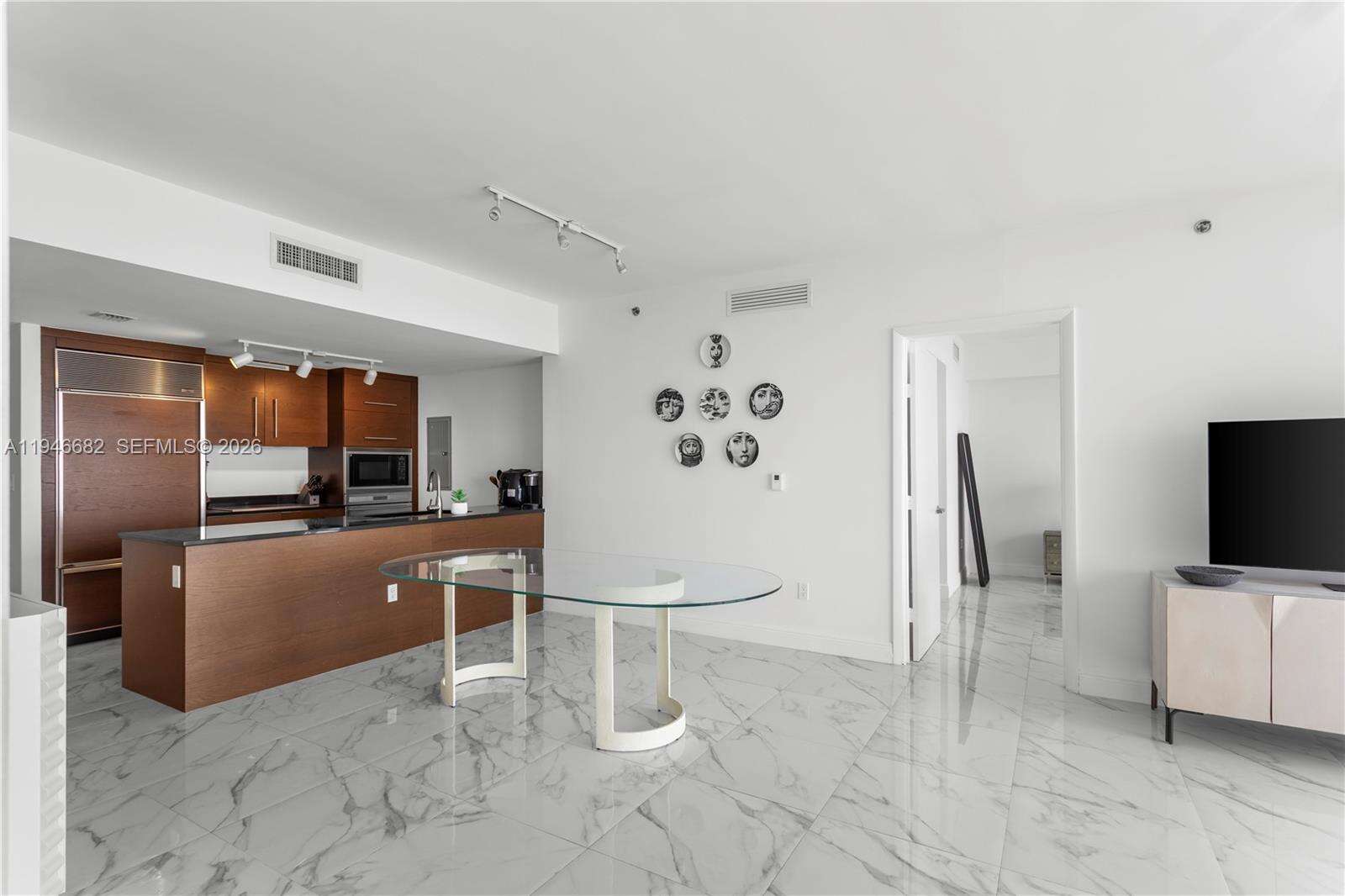 ICONBRICKELL CONDO NO 1 - 465 Brickell Ave, Miami, FL 33131 | Picture 10