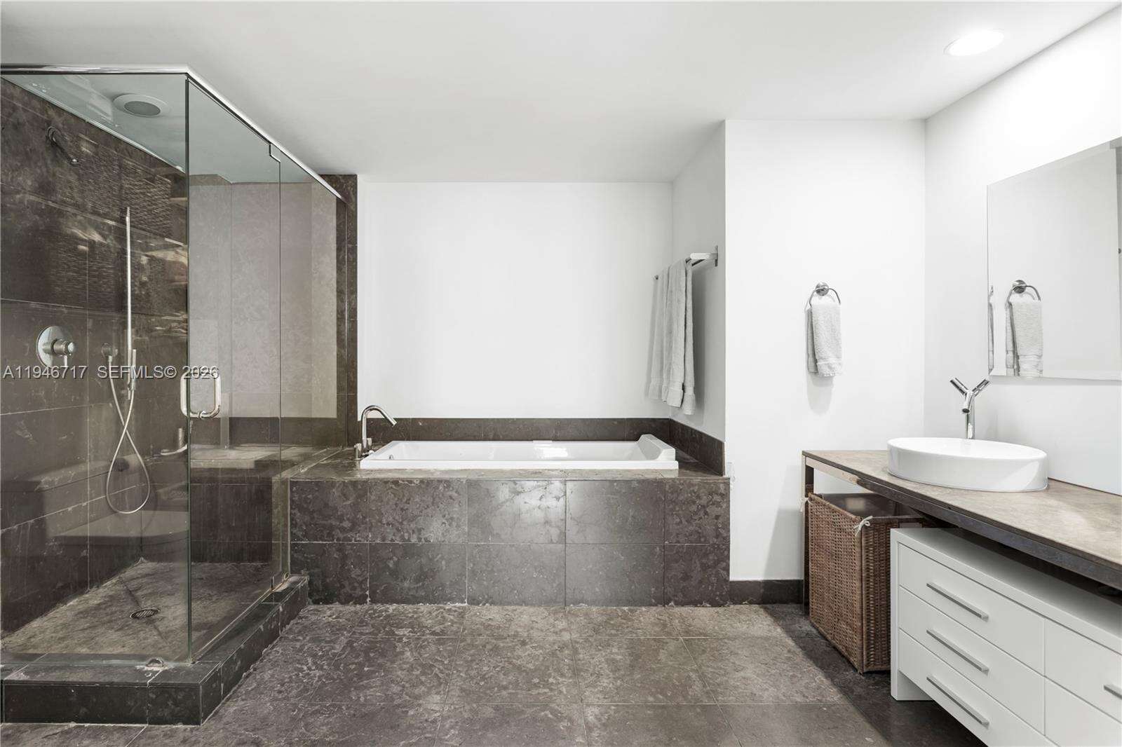 ICON BRICKELL NO TWO - 495 Brickell Ave, Miami, FL 33131 | Picture 13