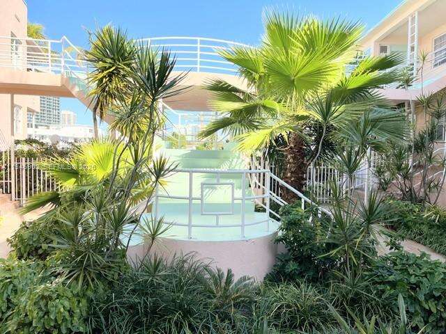 Bay Drive Condos for Sale & Rent | Picture 1