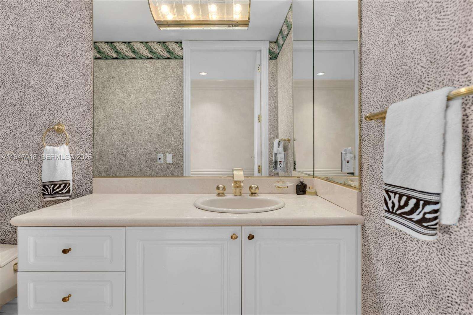 THE ALEXANDER - 5225 Collins Ave, Miami Beach, FL 33140 | Picture 17