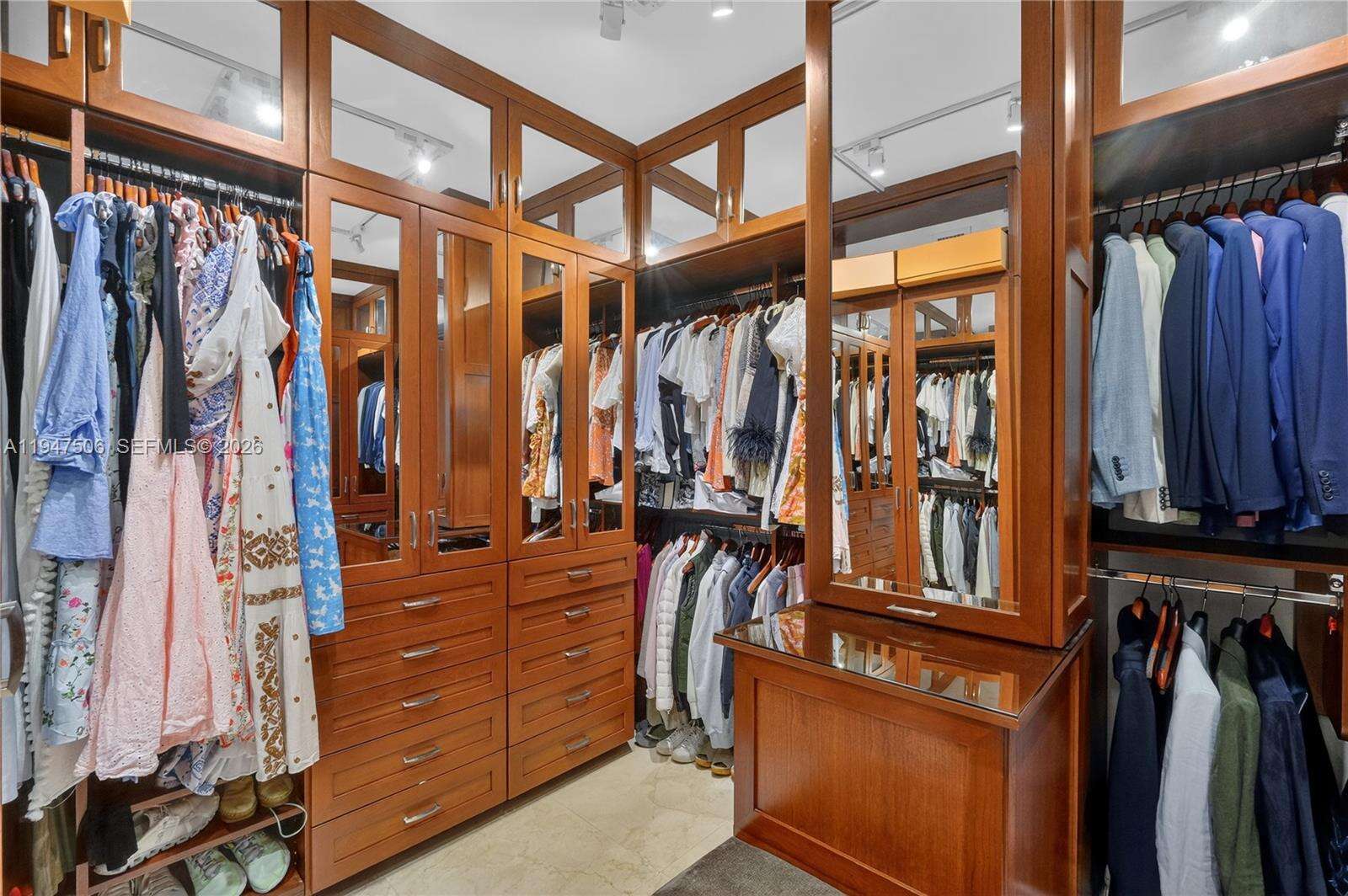 JADE RESIDENCES AT BRICKELL BAY - 1331 Brickell Bay Dr, Miami, FL 33131 | Picture 8