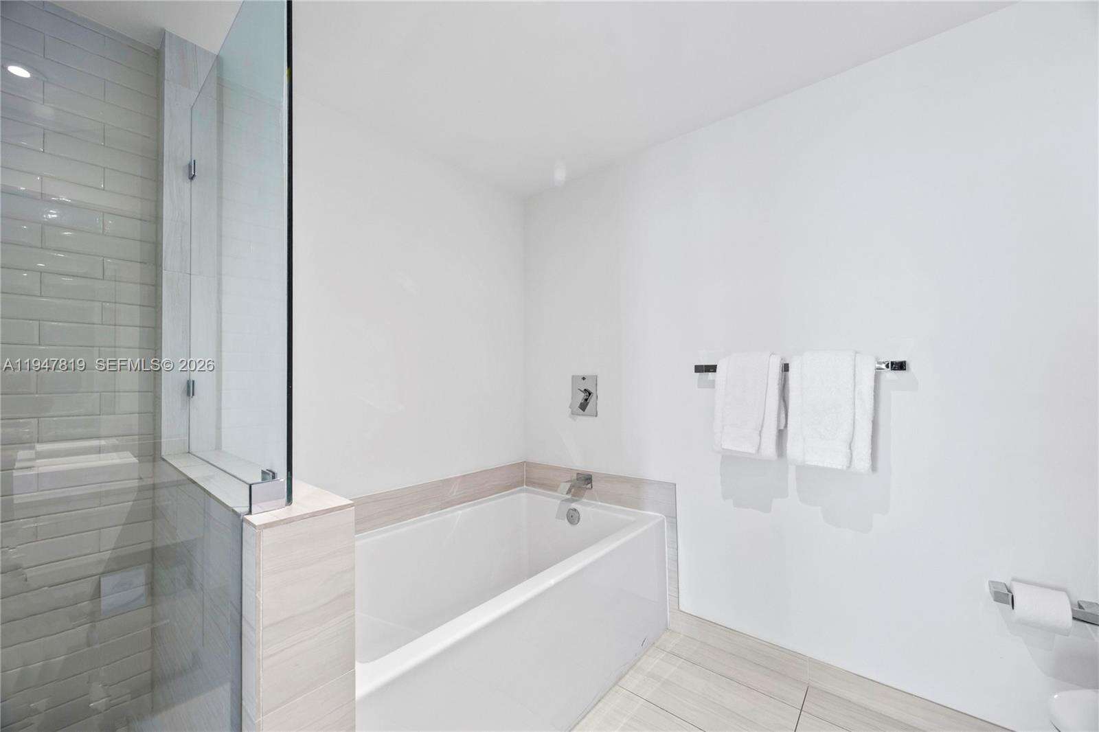 Hyde Beach House at 4010 Ocean Dr, Hollywood, FL 33019 - For Sale photo 31