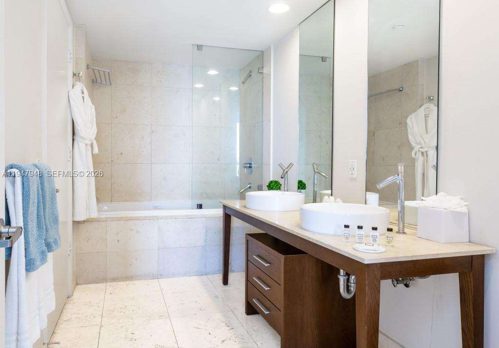 Icon Brickell 3 at 485 Brickell Ave, Miami, FL 33131 - For Sale photo 13