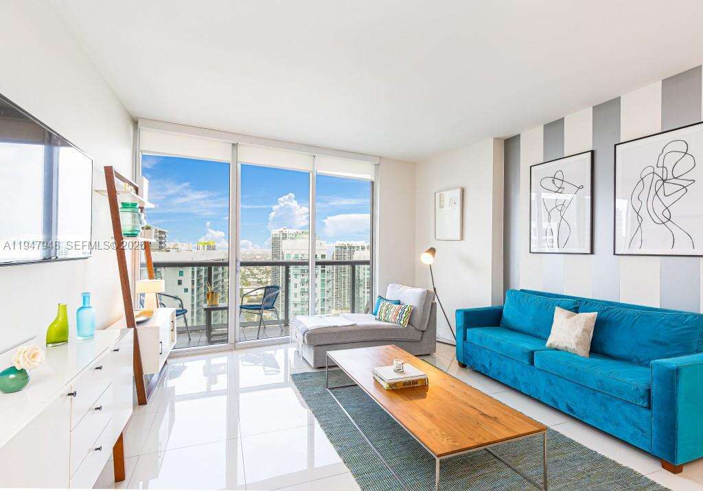 Icon Brickell 3 at 485 Brickell Ave, Miami, FL 33131 - For Sale photo 3