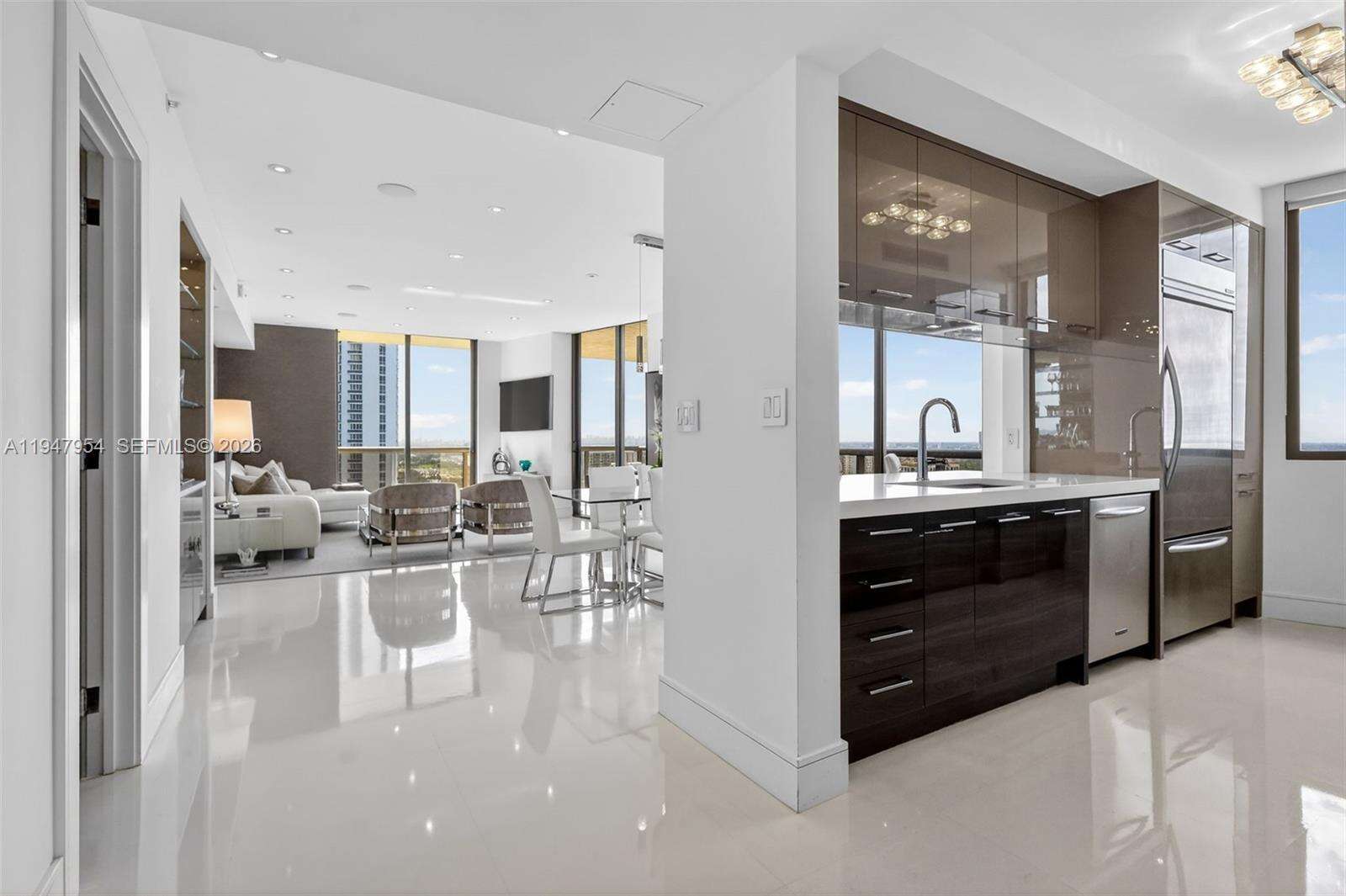 SAYAN - 16275 Collins Ave, Sunny Isles Beach, FL 33160 | Picture 2