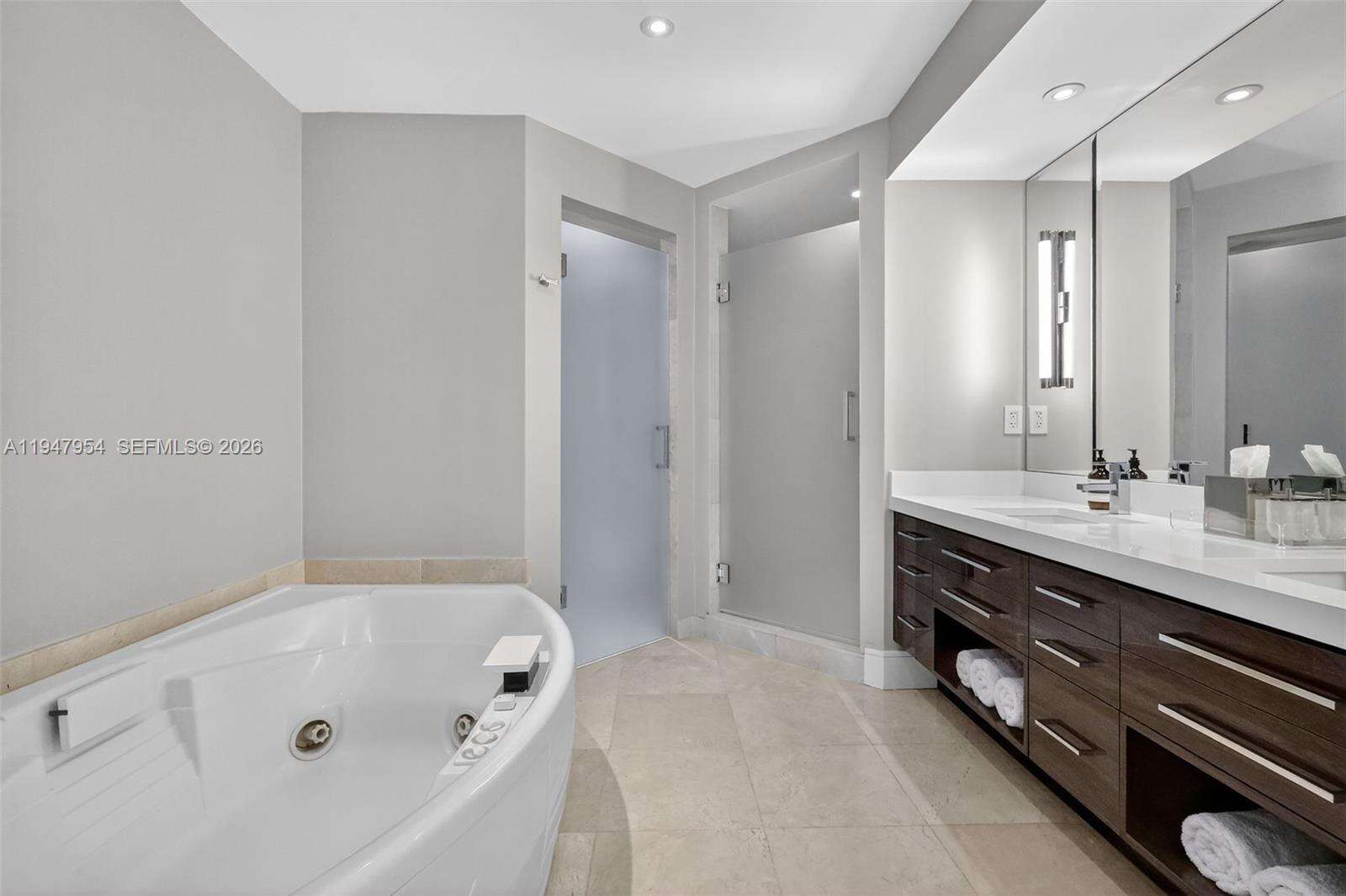 SAYAN - 16275 Collins Ave, Sunny Isles Beach, FL 33160 | Picture 25