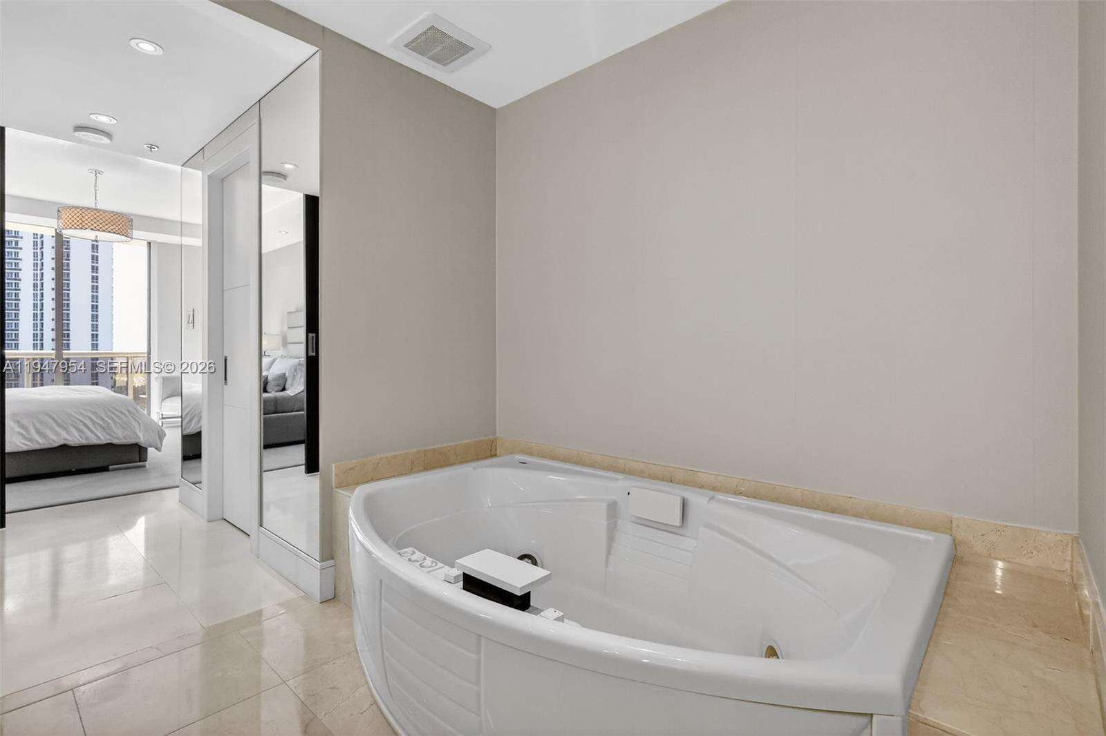 SAYAN - 16275 Collins Ave, Sunny Isles Beach, FL 33160 | Picture 26