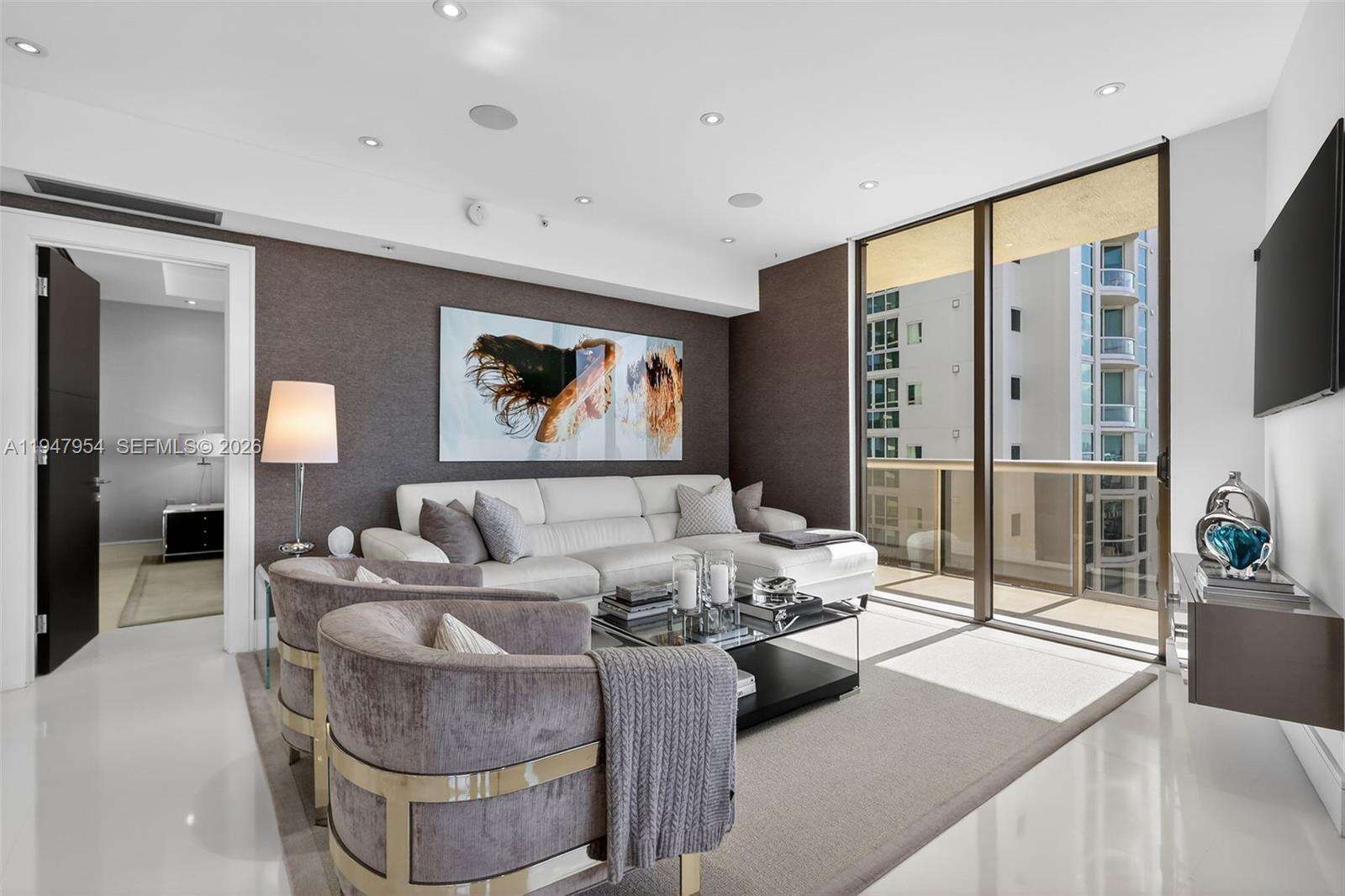 SAYAN - 16275 Collins Ave, Sunny Isles Beach, FL 33160 | Picture 9