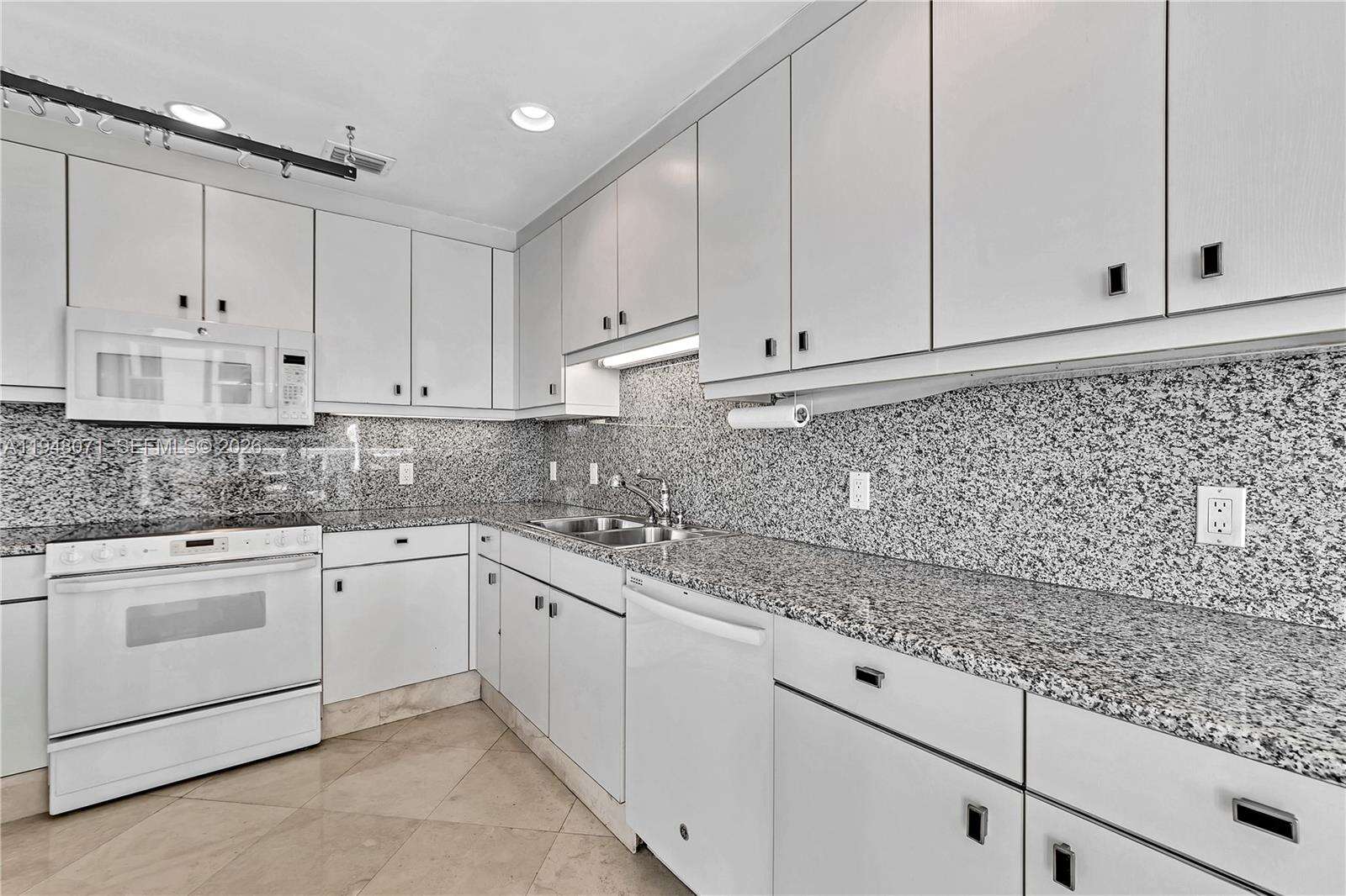 THE PALACE AT BAL HARBOUR - 10101 Collins Ave, Bal Harbour, FL 33154 | Picture 34