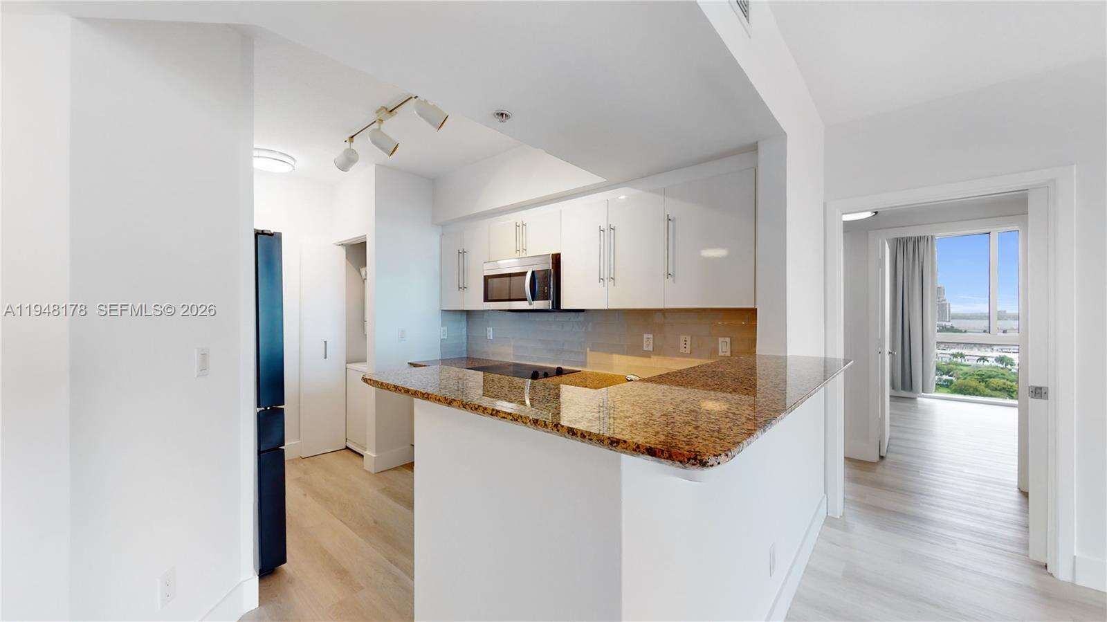 ONE MIAMI WEST - 325 Biscayne Blvd, Miami, FL 33131 | Picture 3